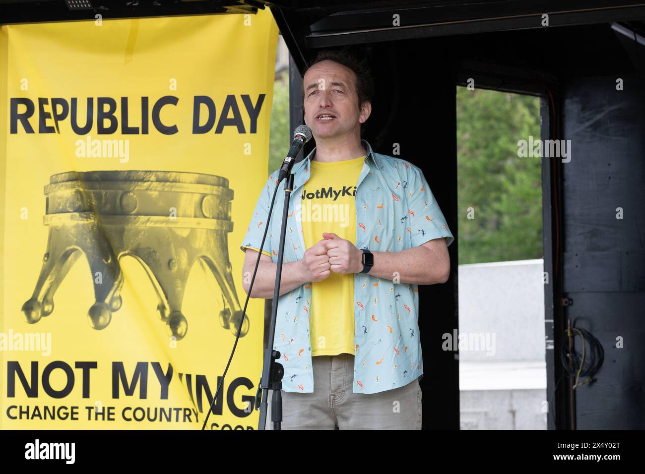 Londres, Royaume-Uni. 5 mai 2024. Graham Smith, PDG du groupe de campagne Republic, s'adresse aux anti-monarchistes rassemblés à Trafalgar Square alors que le groupe organise leur premier rassemblement du jour de la République. La campagne pour un chef d'État élu décrit la monarchie comme une « relique fossilisée qui appartient à un musée ». Crédit : Ron Fassbender/Alamy Live News Banque D'Images