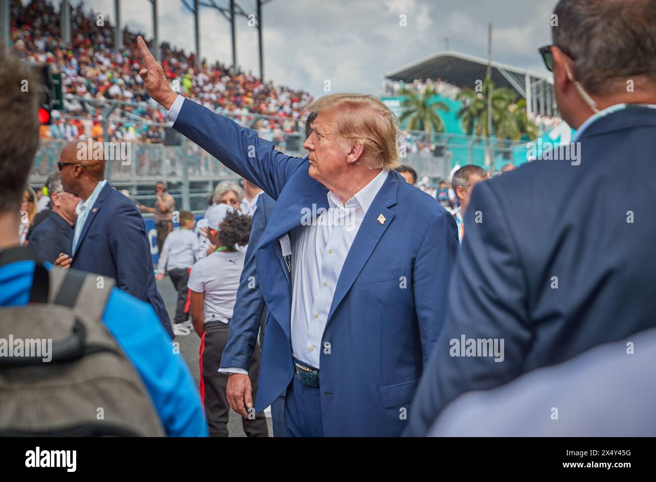 Miami Gardens, Floride, États-Unis. 5 mai 2024. Donald Trump. Jour de la course. GRID F1 Miami GP à Miami Autodrome à Miami Gardens, Floride, États-Unis. Crédit : Yaroslav Sabitov/YES Market Media/Alamy Live News. Banque D'Images