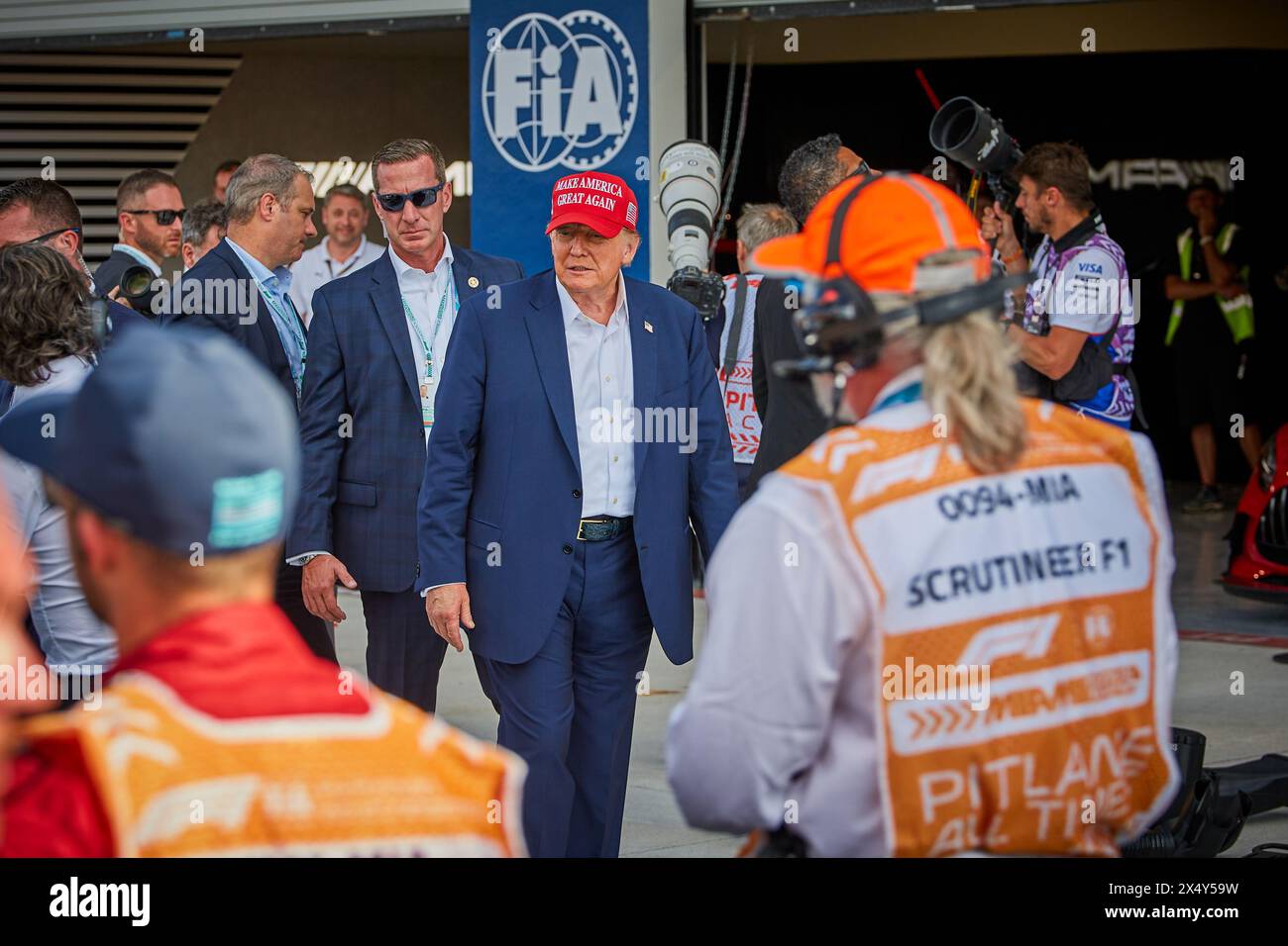 Miami Gardens, Floride, États-Unis. 5 mai 2024. Fin de course. 1ère place : 4 Lando Norris (GBR) McLaren ; 2ème place : 1 Max Verstappen (NED) Red Bull Racing ; 3ème place : 16 Charlez Leclerc (mon) Ferrari. F1 Miami GP à Miami Autodrome à Miami Gardens, Floride, États-Unis. Crédit : Yaroslav Sabitov/YES Market Media/Alamy Live News. Banque D'Images