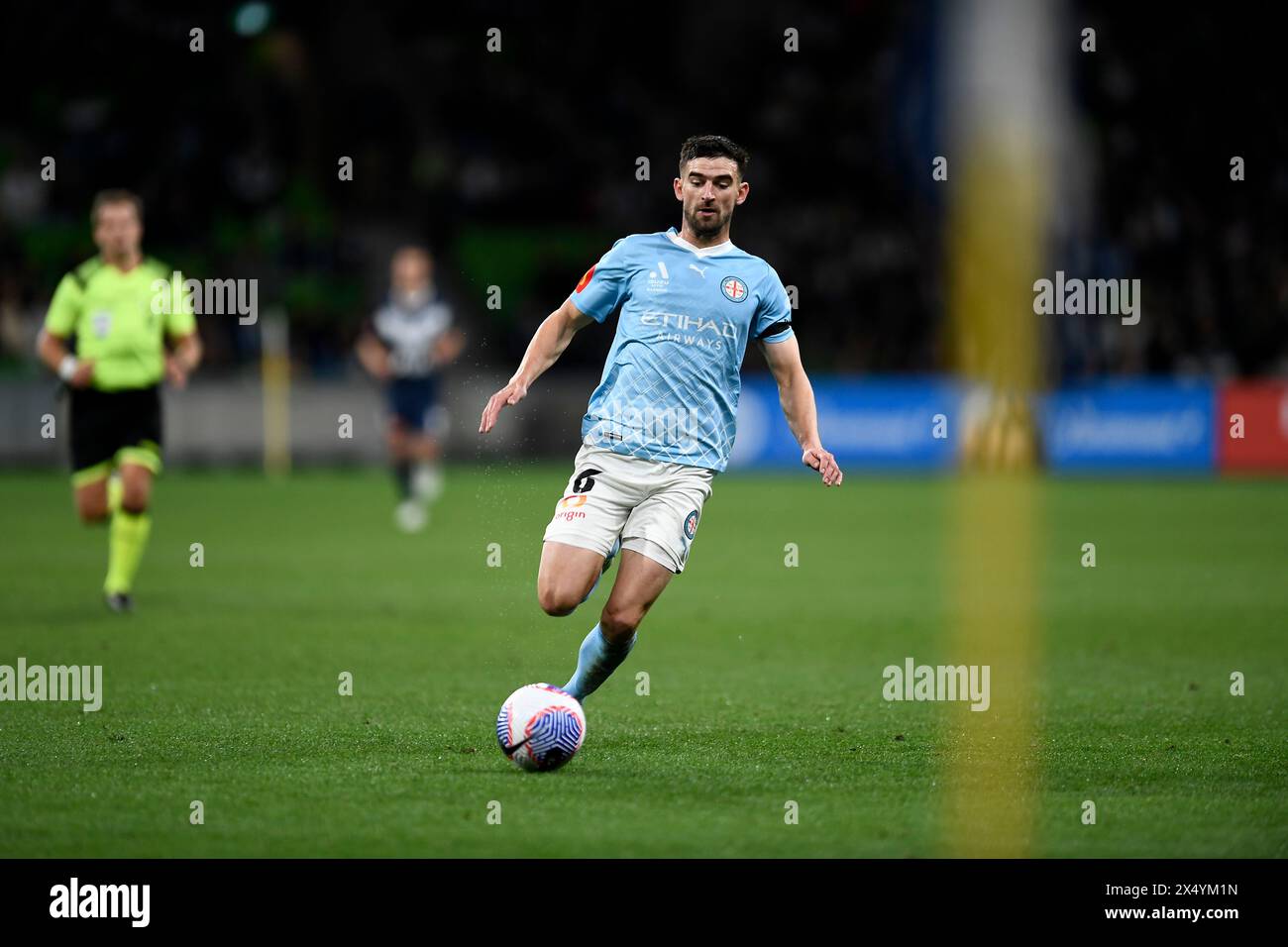 MELBOURNE, AUSTRALIE. 5 mai 2024. Sur la photo : le milieu de terrain de Melbourne, le Croation Steven Ugarković(6), en action lors de la finale d'élimination des ligues A Soccer, Melbourne Victory FC contre Melbourne City FC au parc AAMI de Melbourne. Crédit : Karl Phillipson/Alamy Live News Banque D'Images