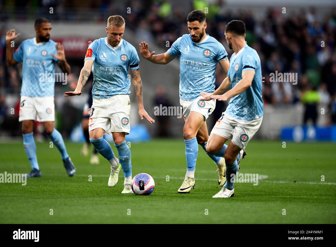 MELBOURNE, AUSTRALIE. 5 mai 2024. Sur la photo : James Jeggo (à gauche) et Matthew Leckie de Melbourne City en action lors de la finale d'élimination des ligues A Soccer, Melbourne Victory FC contre Melbourne City FC au parc AAMI de Melbourne. Crédit : Karl Phillipson/Alamy Live News Banque D'Images