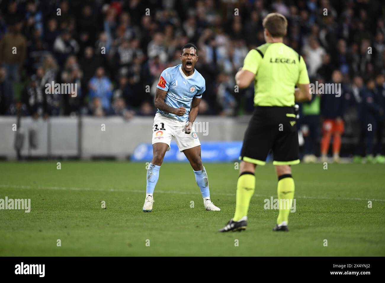 MELBOURNE, AUSTRALIE. 5 mai 2024. Sur la photo : l'attaquant brésilien Léo Natel(11) de Melbourne célèbre le but lors du tir de pénalité lors de la finale d'élimination des ligues A Soccer, Melbourne Victory FC contre Melbourne City FC au parc AAMI de Melbourne. Crédit : Karl Phillipson/Alamy Live News Banque D'Images