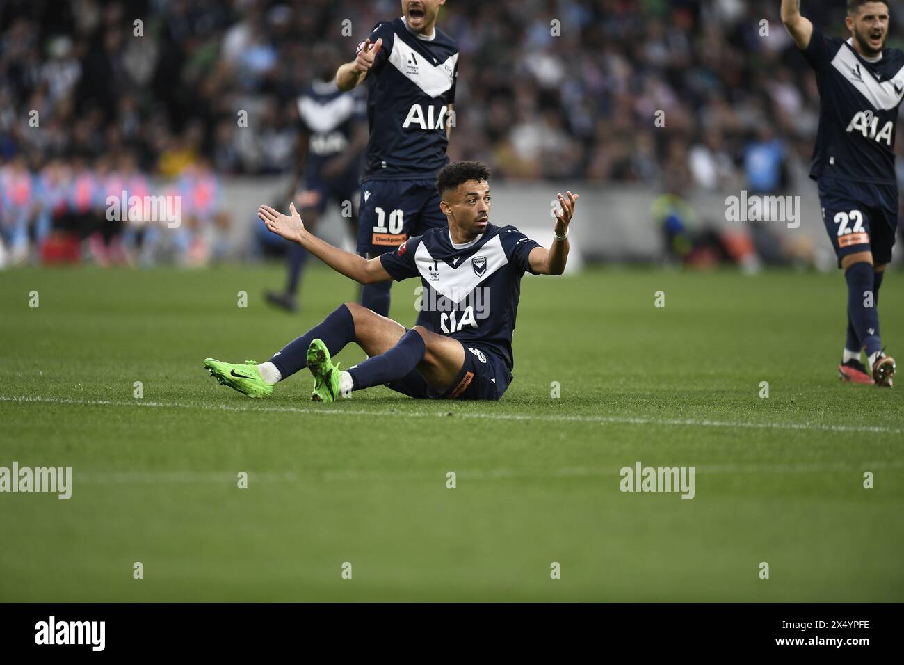 MELBOURNE, AUSTRALIE. 5 mai 2024. Sur la photo : Ben Folami (11) de Melbourne Victory proteste après une faute perçue lors de la finale de l'élimination des ligues A, Melbourne Victory FC contre Melbourne City FC au parc AAMI de Melbourne. Crédit : Karl Phillipson/Alamy Live News Banque D'Images