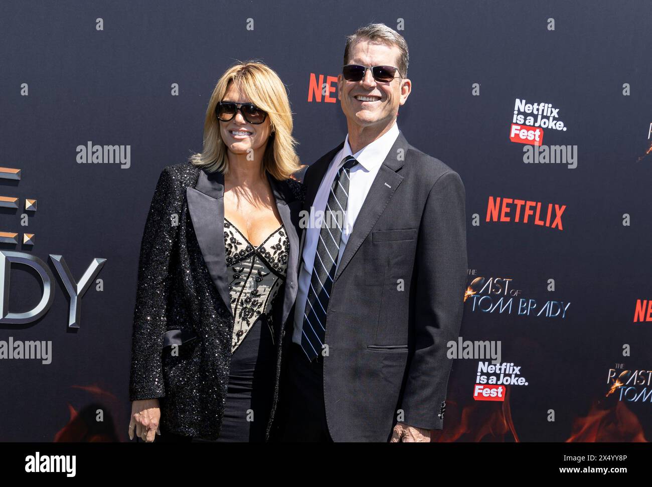 Inglewood, États-Unis. 05 mai 2024. Sarah Harbaugh et Jim Harbaugh assistent aux arrivées de The Greatest Roast of All Time de Netflix : Tom Brady au Kia Forum à Inglewood, CA, le 5 mai 2024. (Photo de Corine Solberg/Sipa USA) crédit : Sipa USA/Alamy Live News Banque D'Images