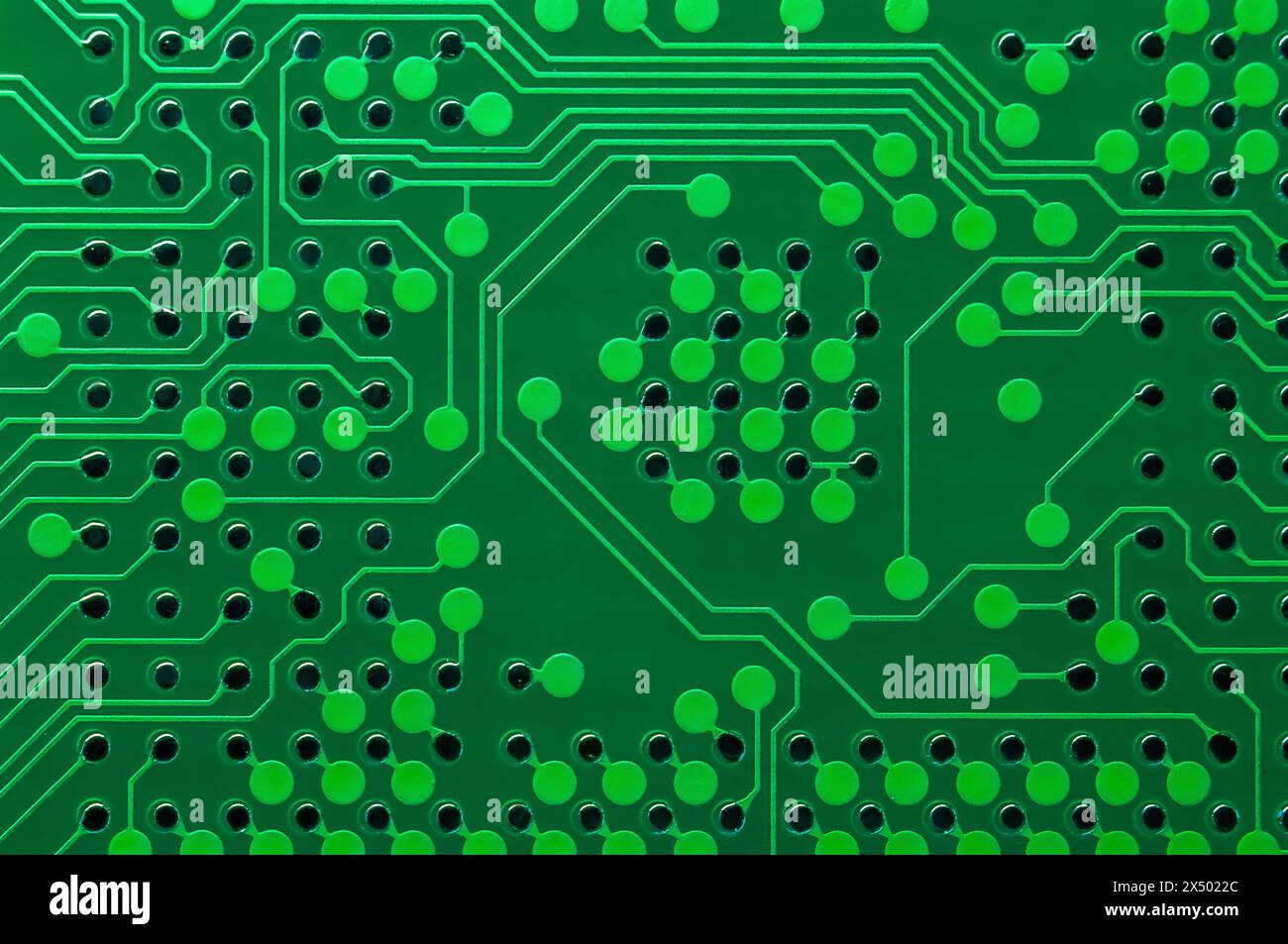Macro photo de la carte de circuit imprimé verte avec tampons BGA Banque D'Images
