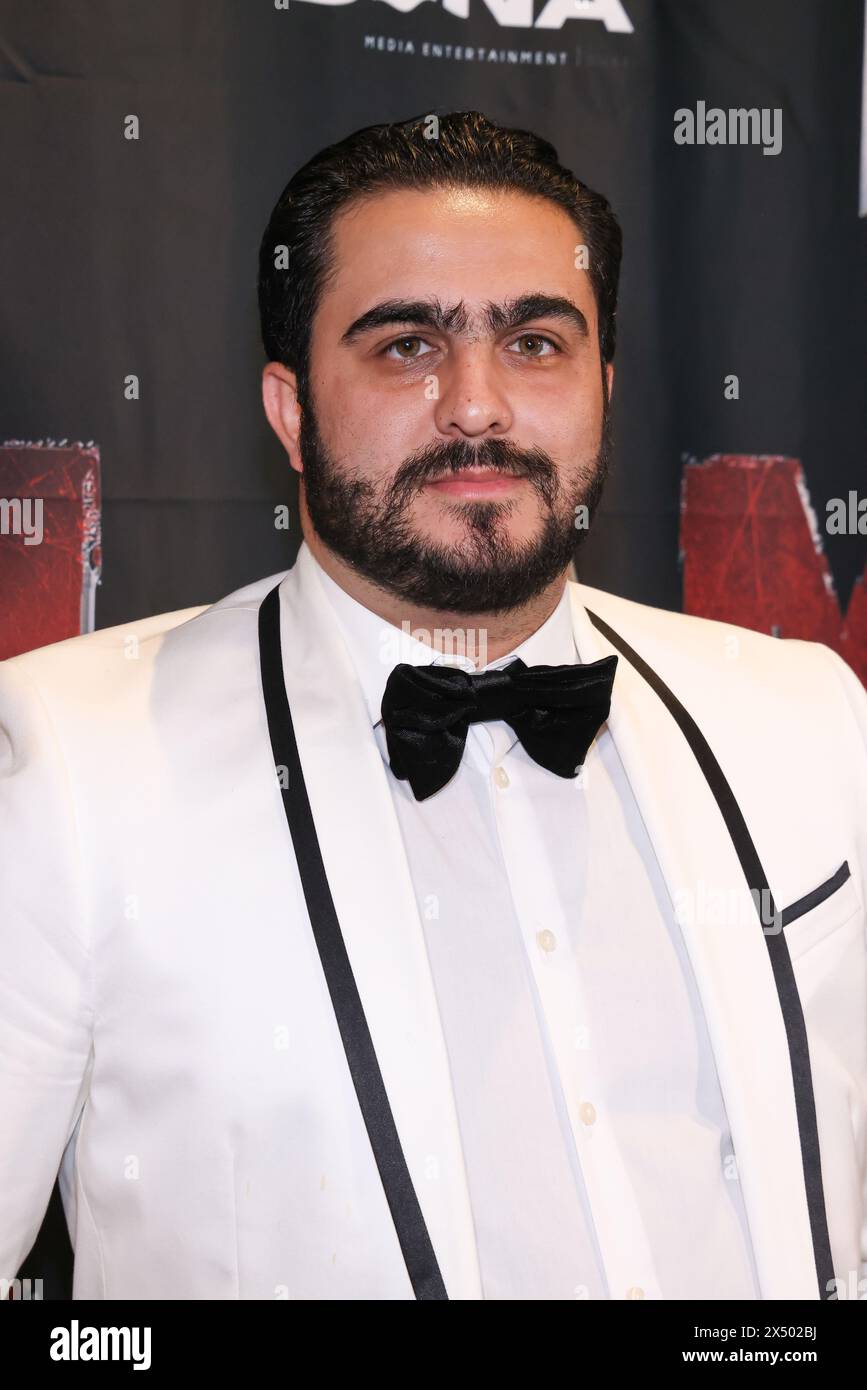 Beverly Hills, Californie, États-Unis. 2 mai 2024. L'acteur Abraham Khanian assiste à la première de « I am Gitmo » à Los Angeles et au lancement de la plateforme de streaming CLSNOW avec présentation du Prix des droits de l'homme CLSNOW à Fionnuala D. Ní Aoláin, au Writers Guild Theater à Beverly Hills, Californie. Crédit : Sheri Determan Banque D'Images