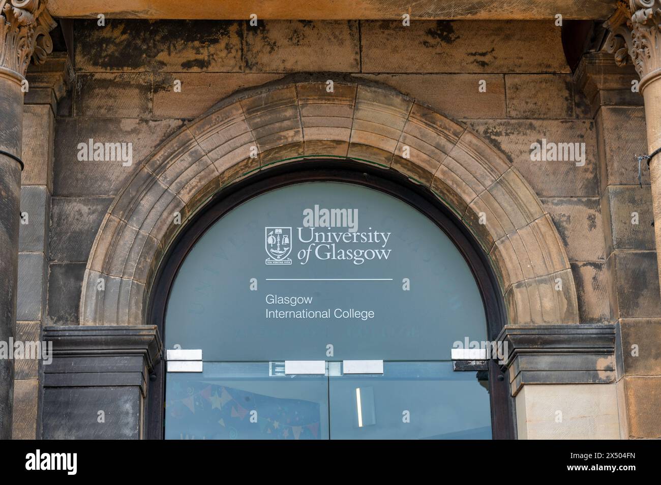 Glasgow, Royaume-Uni- septembre 9, 2023 : le signe pour l'Université de Glasgow International College Banque D'Images Glasgow, Royaume-Uni- septembre 9, 2023 : le signe pour l'Université de Glasgow International College Banque D'Images