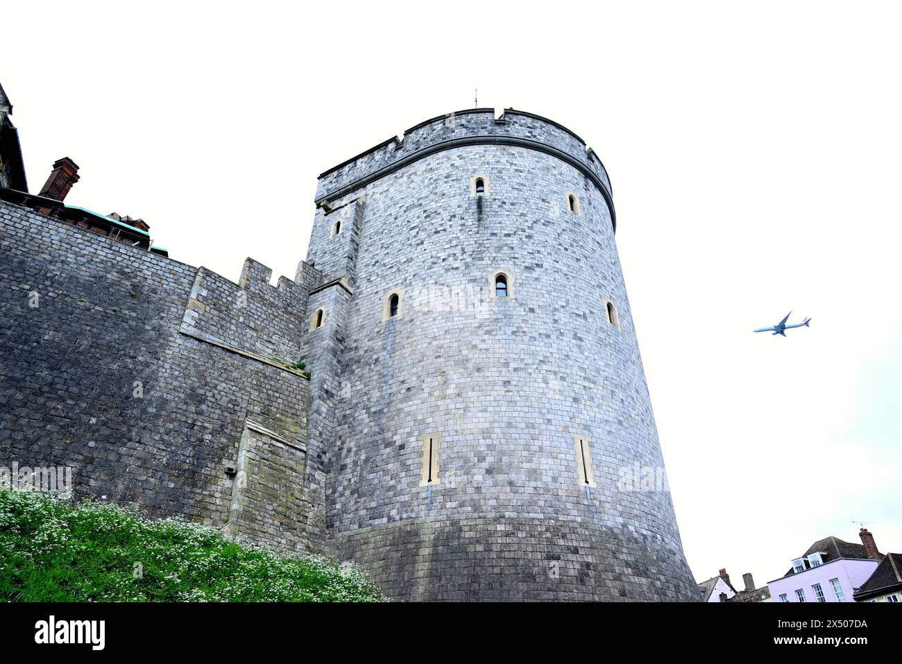 Windsor au printemps offre un éventail de la culture traditionnelle britannique placé avec des boutiques de cadeaux et des restaurants et des magasins offrant le Fudge britannique traditionnel ainsi que la cuisine du monde entier. Tout simplement la journée parfaite pour attirer des visiteurs du monde entier ... Banque D'Images