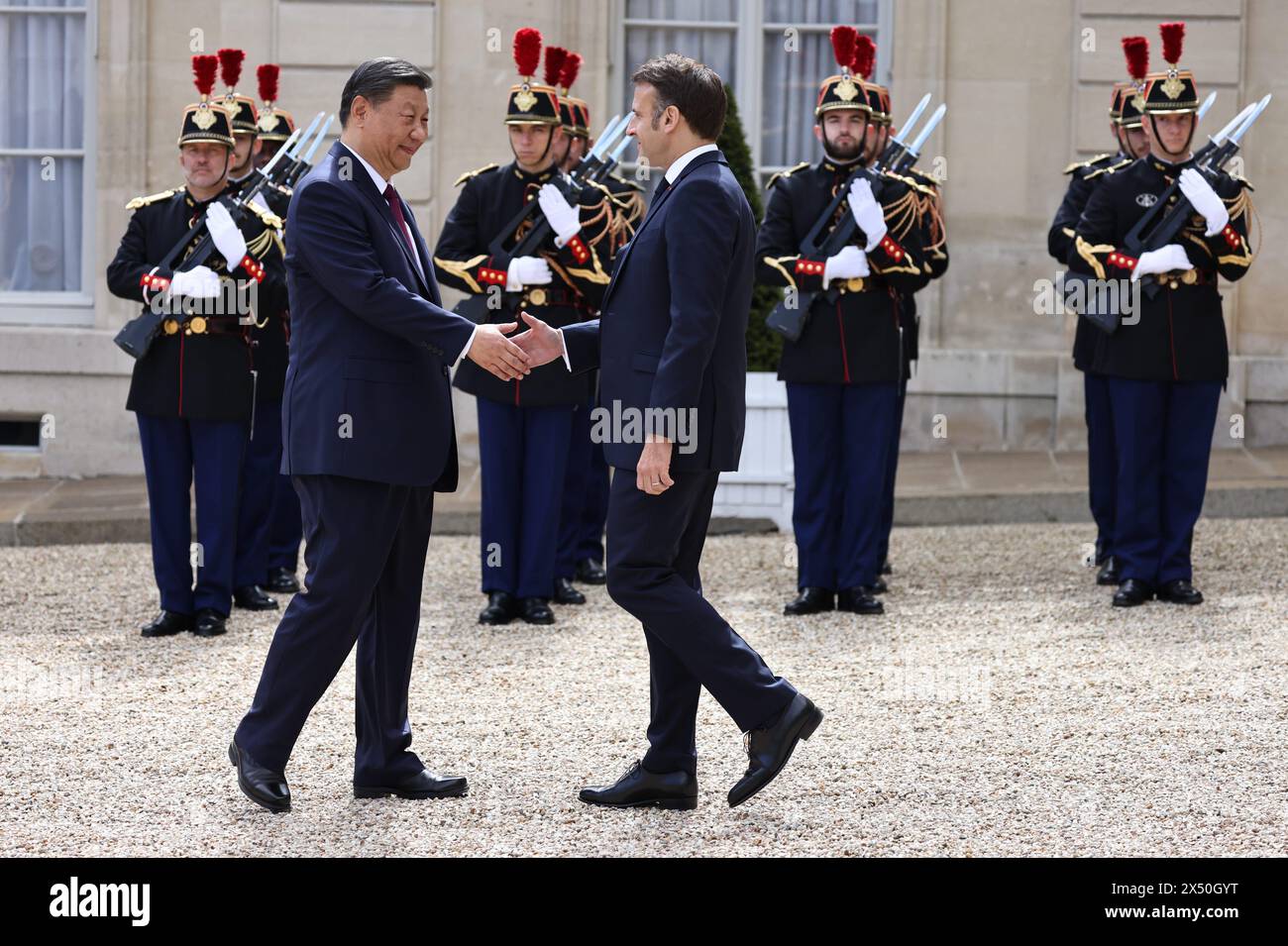 Paris, France. 06 mai 2024. © PHOTOPQR/LE PARISIEN/Fred Dugit ; Paris ; 06/05/2024 ; politique Paris (VIIIe), le 6 mai 2024 le président Emmanuel Macron reçoit en visite d'Etat de M. XI Jinping, Président de la République populaire de Chine au palais de l'élysée. Photo LP/Fred Dugit -- 05/06/2024, Paris, France le Président Emmanuel Macron reçoit M. XI Jinping, Président de la République populaire de Chine, en visite d'Etat au Palais de l'Elysée. *** Local Caption *** arrivée de XI Jinping à l'Elysée crédit : MAXPPP/Alamy Live News Banque D'Images