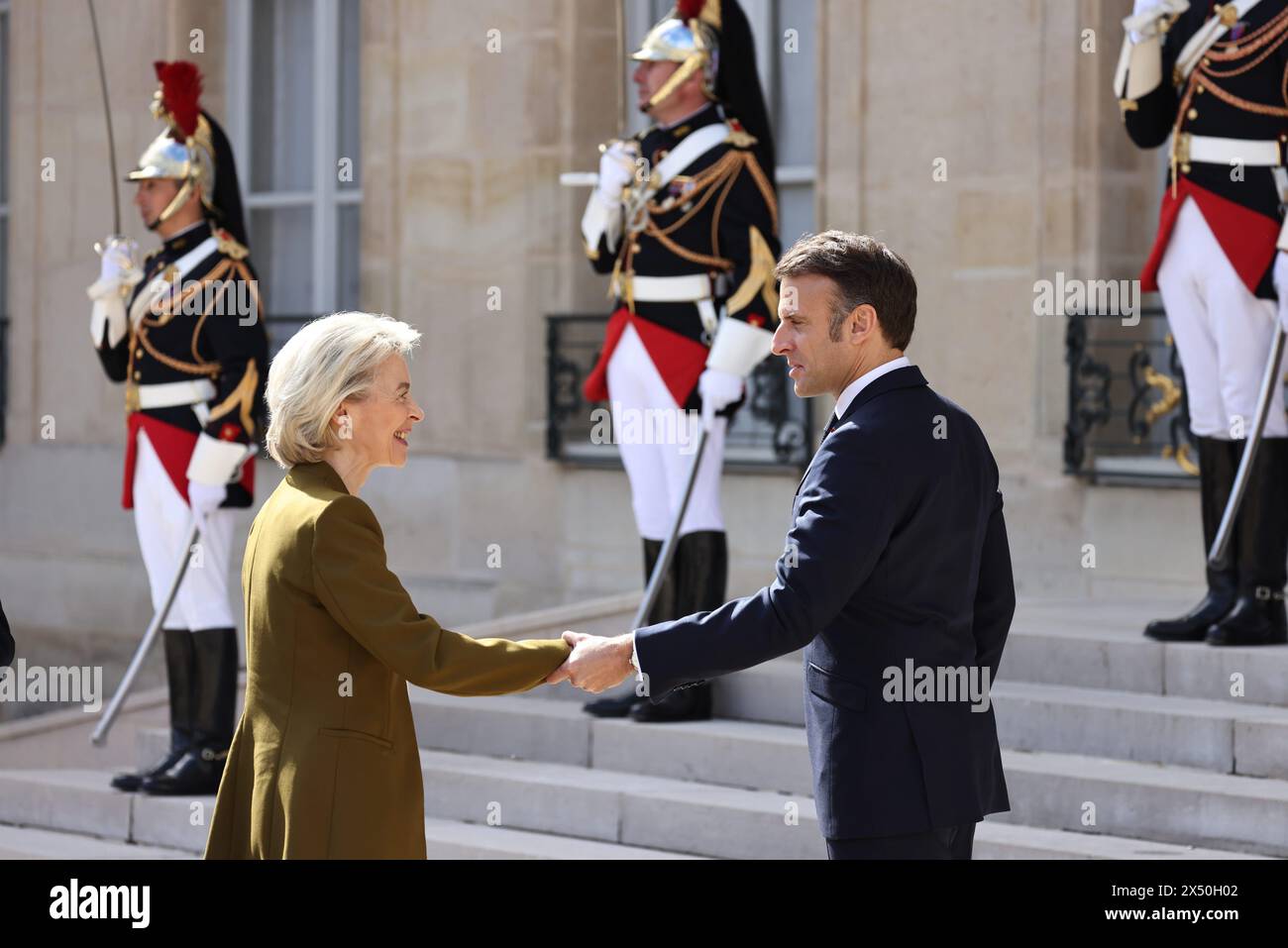 Paris, France. 06 mai 2024. © PHOTOPQR/LE PARISIEN/Fred Dugit ; Paris ; 06/05/2024 ; politique Paris (VIIIe), le 6 mai 2024 le président Emmanuel Macron reçoit en visite d'Etat de M. XI Jinping, Président de la République populaire de Chine au palais de l'élysée. Photo LP/Fred Dugit -- 05/06/2024, Paris, France le Président Emmanuel Macron reçoit M. XI Jinping, Président de la République populaire de Chine, en visite d'Etat au Palais de l'Elysée. *** Local Caption *** arrivée de XI Jinping à l'Elysée crédit : MAXPPP/Alamy Live News Banque D'Images