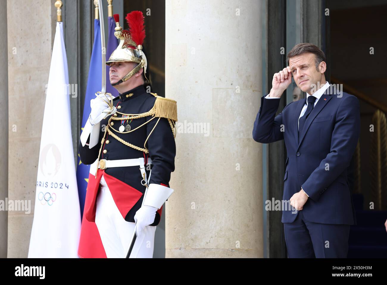 Paris, France. 06 mai 2024. © PHOTOPQR/LE PARISIEN/Fred Dugit ; Paris ; 06/05/2024 ; politique Paris (VIIIe), le 6 mai 2024 le président Emmanuel Macron reçoit en visite d'Etat de M. XI Jinping, Président de la République populaire de Chine au palais de l'élysée. Photo LP/Fred Dugit -- 05/06/2024, Paris, France le Président Emmanuel Macron reçoit M. XI Jinping, Président de la République populaire de Chine, en visite d'Etat au Palais de l'Elysée. *** Local Caption *** arrivée de XI Jinping à l'Elysée crédit : MAXPPP/Alamy Live News Banque D'Images