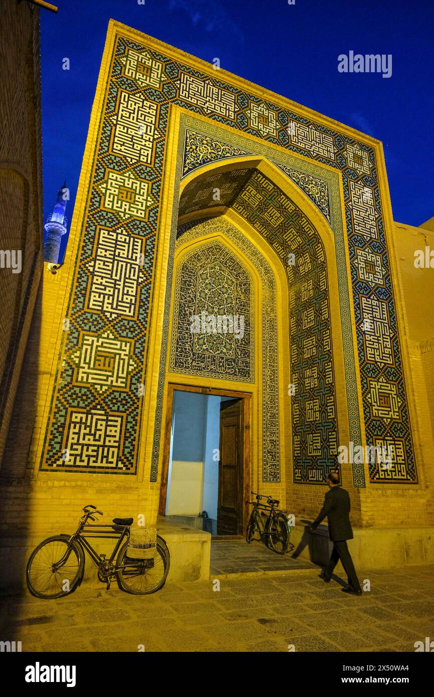 Yazd, Iran - 25 mars 2024 : la mosquée Jameh de Yazd est une mosquée située à Yazd, en Iran. Banque D'Images