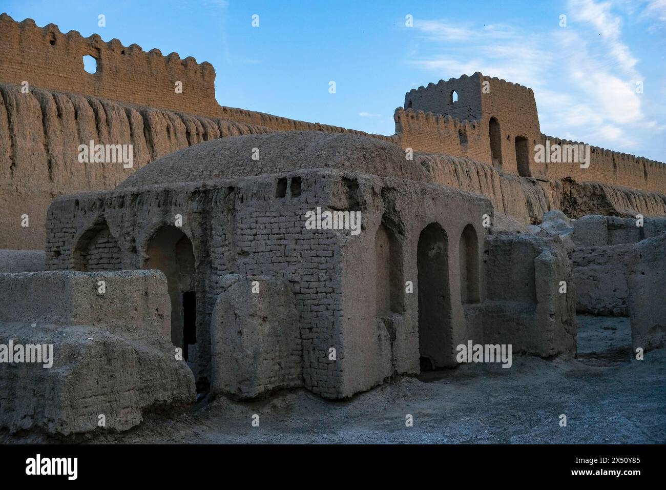 Varzaneh, Iran - 29 mars 2024 : la citadelle de Ghoortan est une ancienne citadelle située près de Varzaneh, en Iran. Banque D'Images