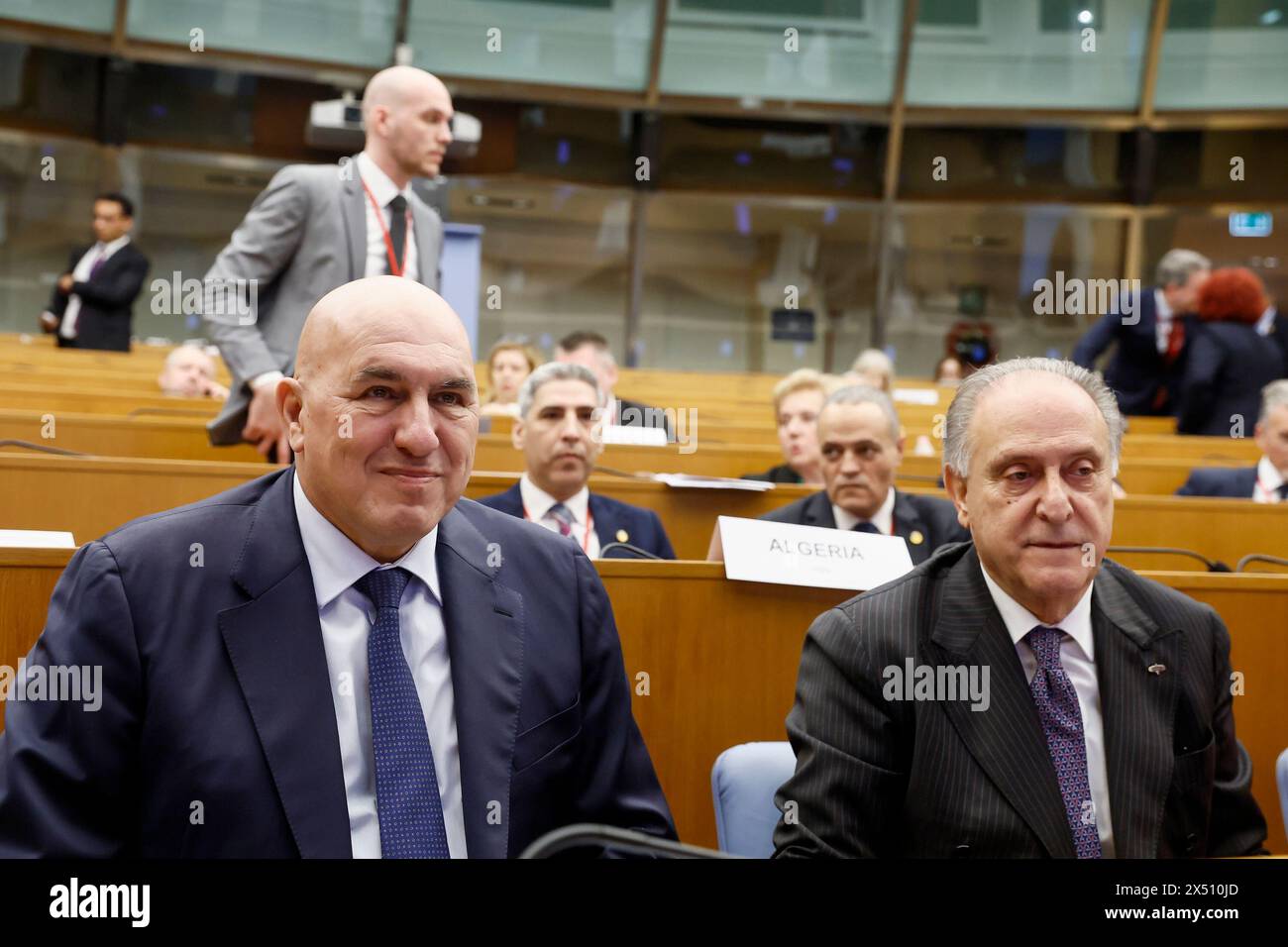 Roma, Italie. 06 mai 2024. Il Ministro della Difesa Guido Crosetto con il capo della delegazione NATO in Italia Lorenzo Cesa allÕ Assemblea parlamentare della NATO, seminario GSM su Mediterraneo e Medio Oriente ÑPoliticaÑ Roma, Italia - Luned“ 06, Maggio 2024 (foto Cecilia Fabiano/LaPresse) ê le ministre de la Défense Guido Crosetto et le chef de la délégation italienne de l'OTAN Lorenzo Cesa à l'Assemblée parlementaire de l'OTAN sur la Méditerranée et le moyen-Orient Groupe spécial - politique - Rome, Italie - lundi 6 mai 2024 (photo Cecilia Fabiano/LaPresse) crédit : LaPresse/Alamy Live News Banque D'Images