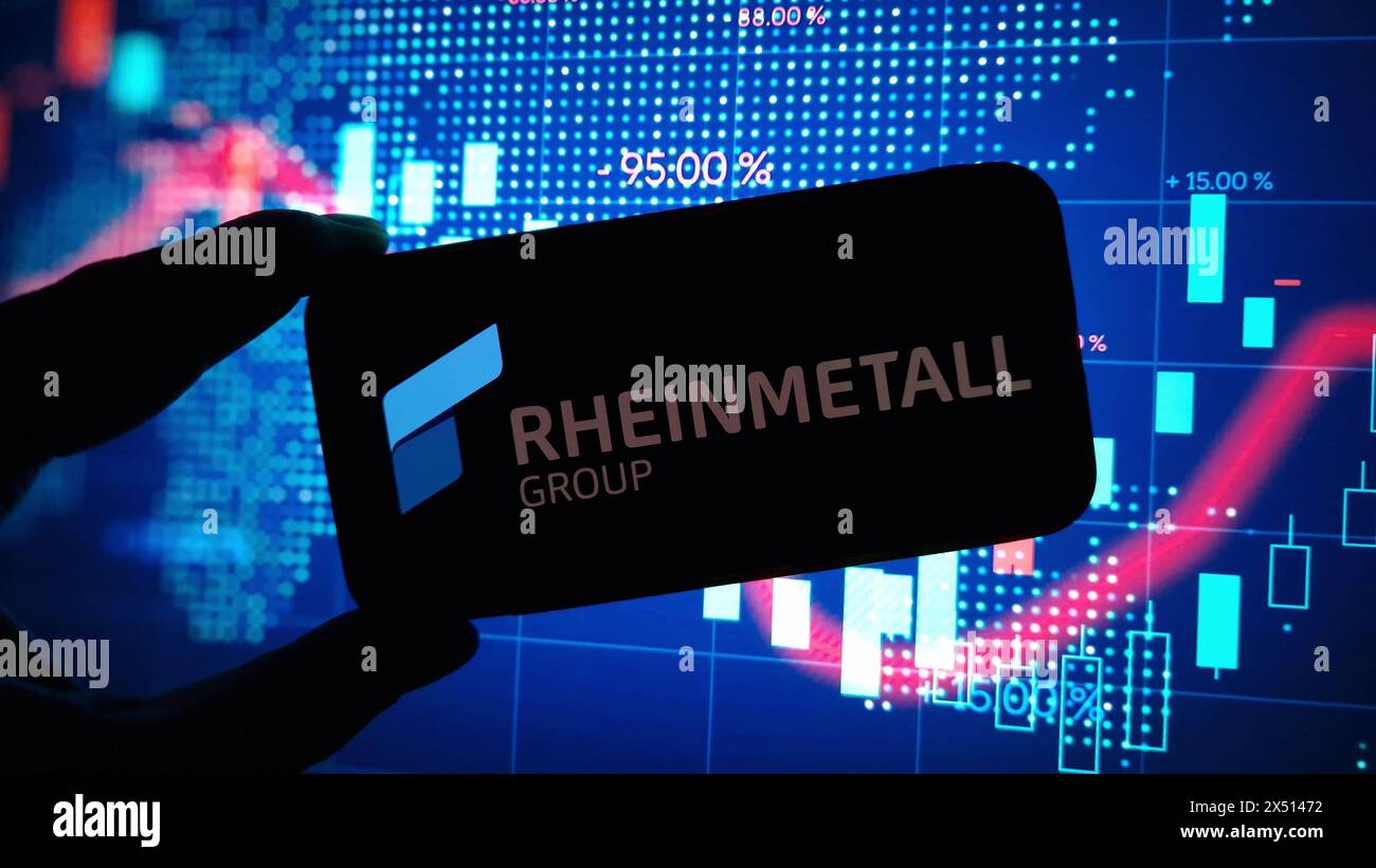 Konskie, Pologne - 17 mars 2024 : logo de la société Rheinmetall Group affiché sur le téléphone portable Banque D'Images