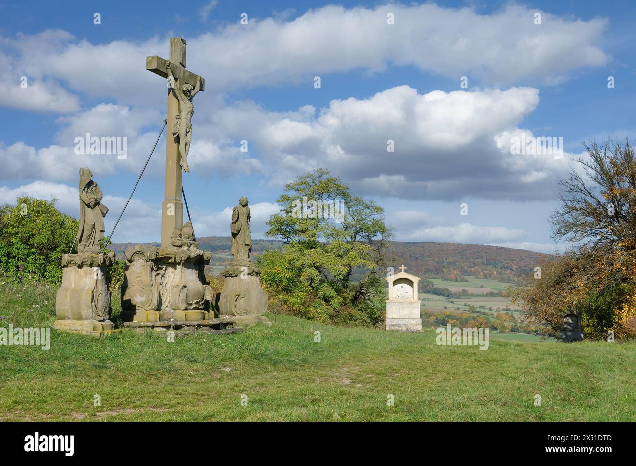 Crucifix sur le chemin de Croix devant la chapelle St Gangolf Banque D'Images