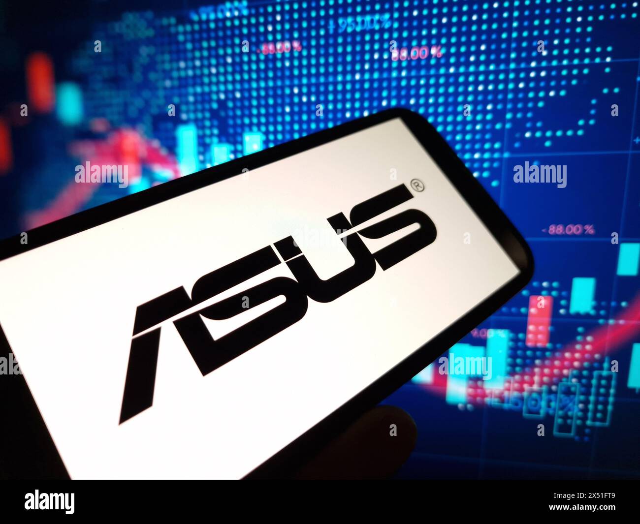 Konskie, Pologne - 29 avril 2024 : logo de la société ASUS affiché sur le téléphone portable Banque D'Images