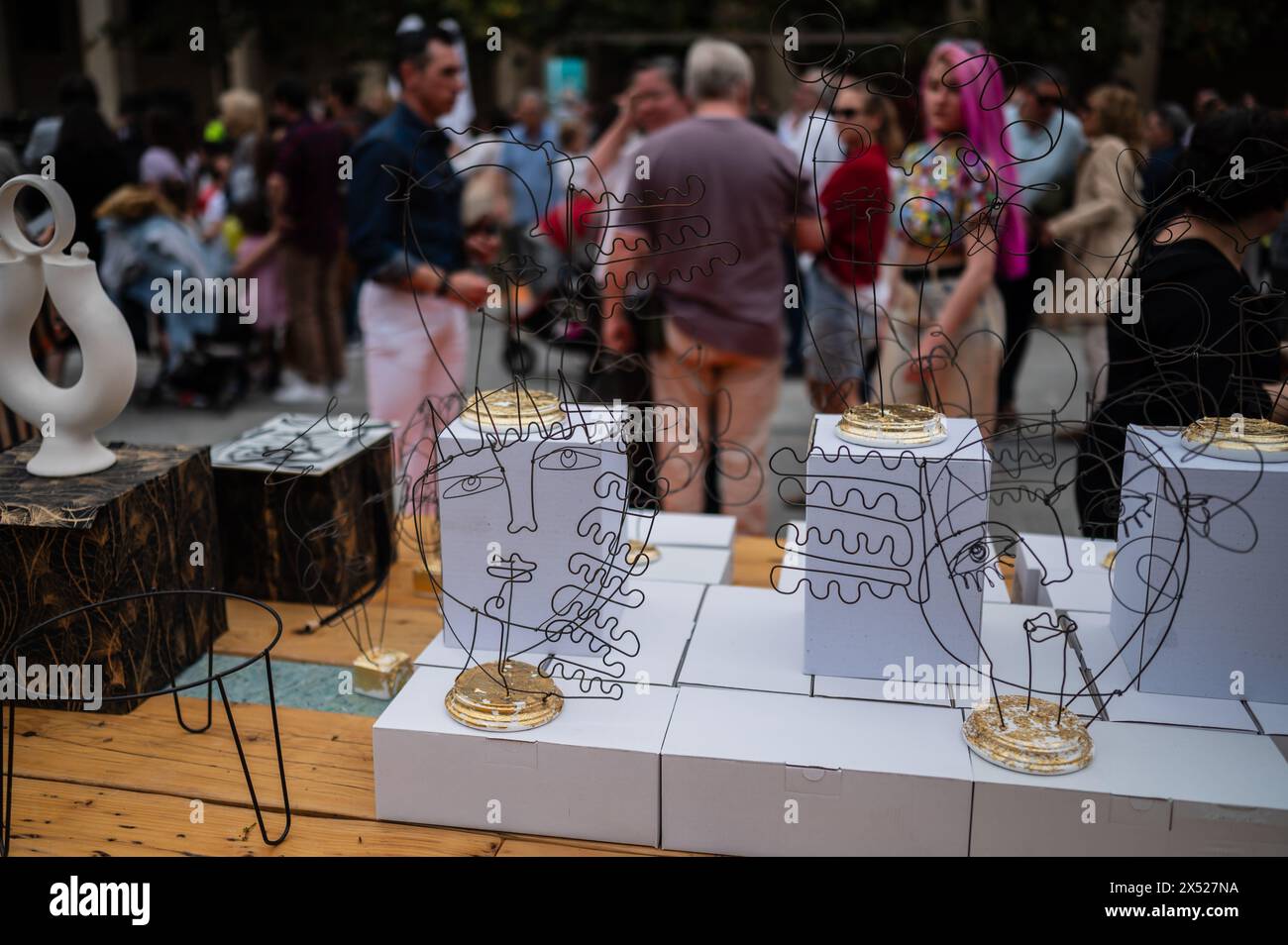 Marché des vêtements et de l'artisanat pendant la semaine de la mode d'Aragon 2024, Saragosse, Espagne Banque D'Images