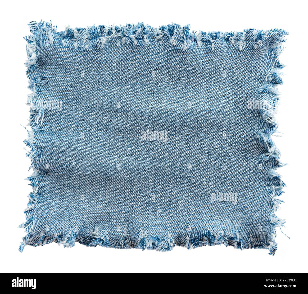 Morceau de denim déchiré sur un fond blanc. Texture denim Banque D'Images Morceau de denim déchiré sur un fond blanc. Texture denim Banque D'Images