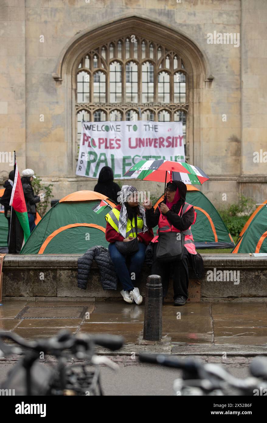 Cambridge, Royaume-Uni. 06 mai 2024. Un camp de protestation contre la guerre à Gaza qui a été installé sur la pelouse du King's College de l'Université de Cambridge. Crédit : Chris Radburn Banque D'Images
