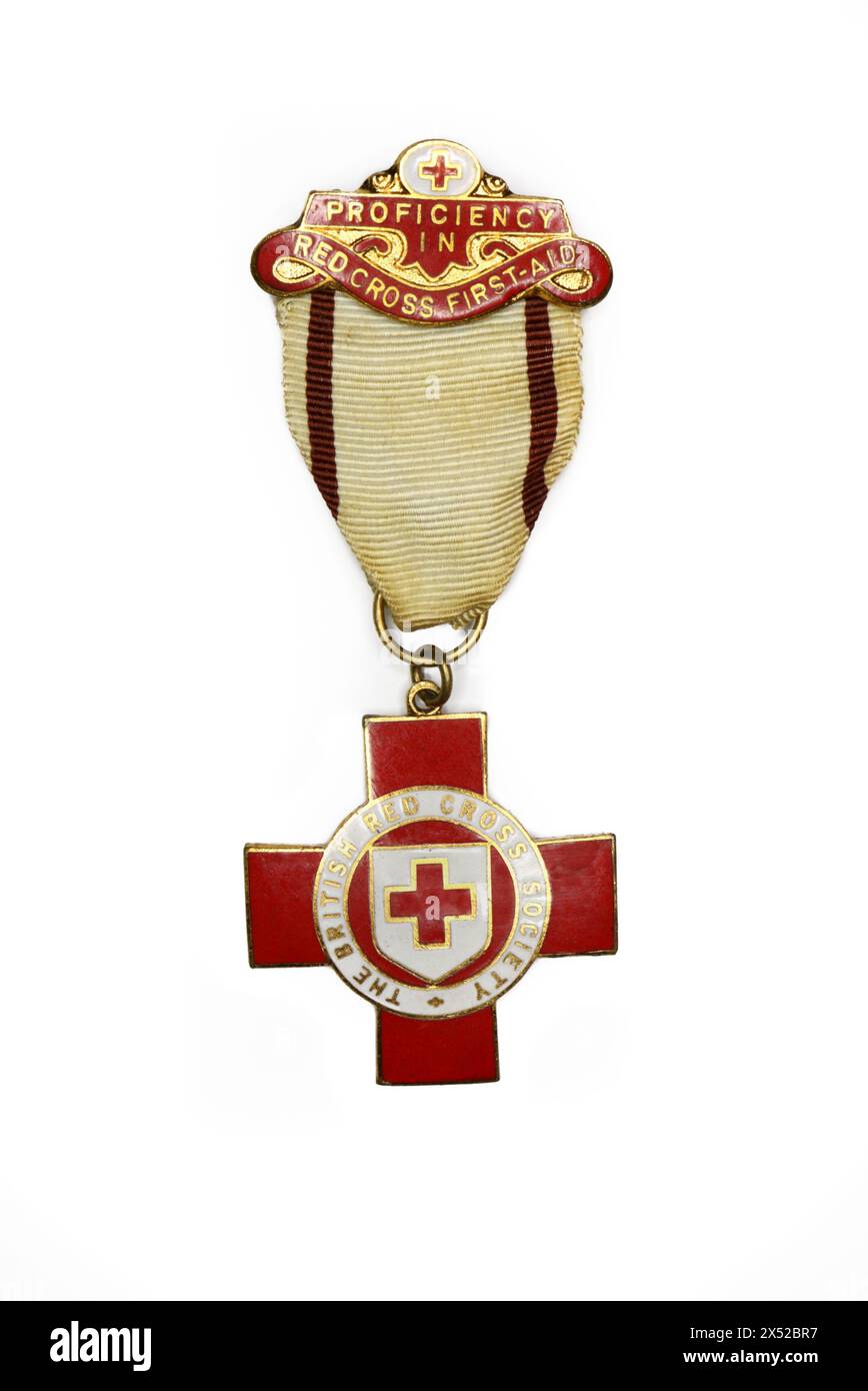 Médaille de la Société britannique de la Croix-Rouge pour ses compétences en premiers soins de la Croix-Rouge dans les années 1950 Banque D'Images