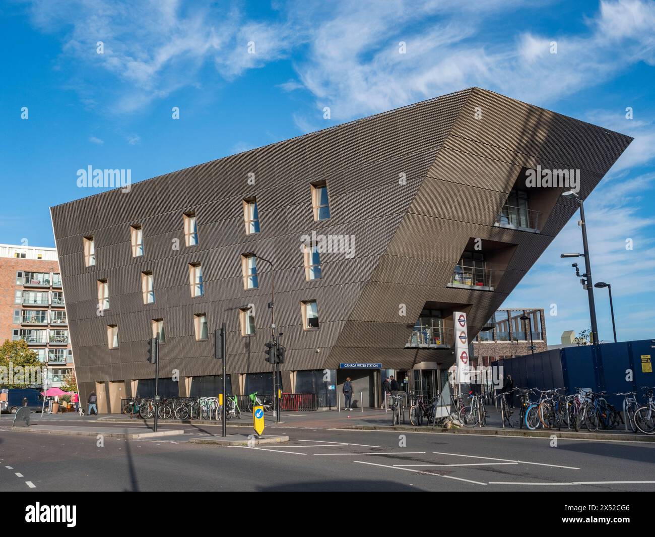 Bibliothèque de l'eau du Canada, également une entrée au centre de transport maritime du Canada à Bermondsey, Londres, Royaume-Uni. Banque D'Images