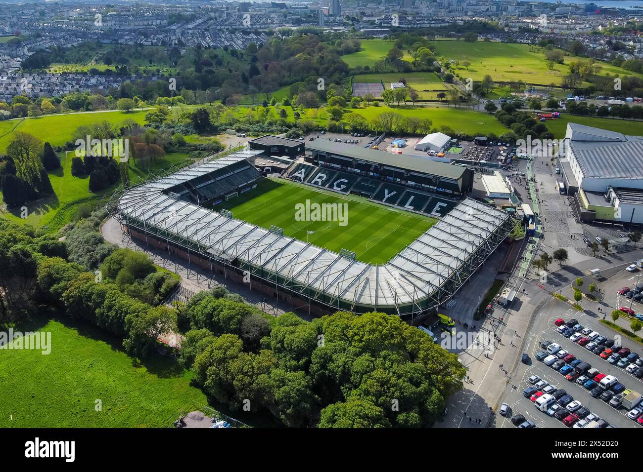 Vue aérienne générale du stade Home Park, domicile de l'équipe de championnat de la Ligue anglaise de football Plymouth Argyle, à Plymouth dans le Devon, Royaume-Uni. Banque D'Images