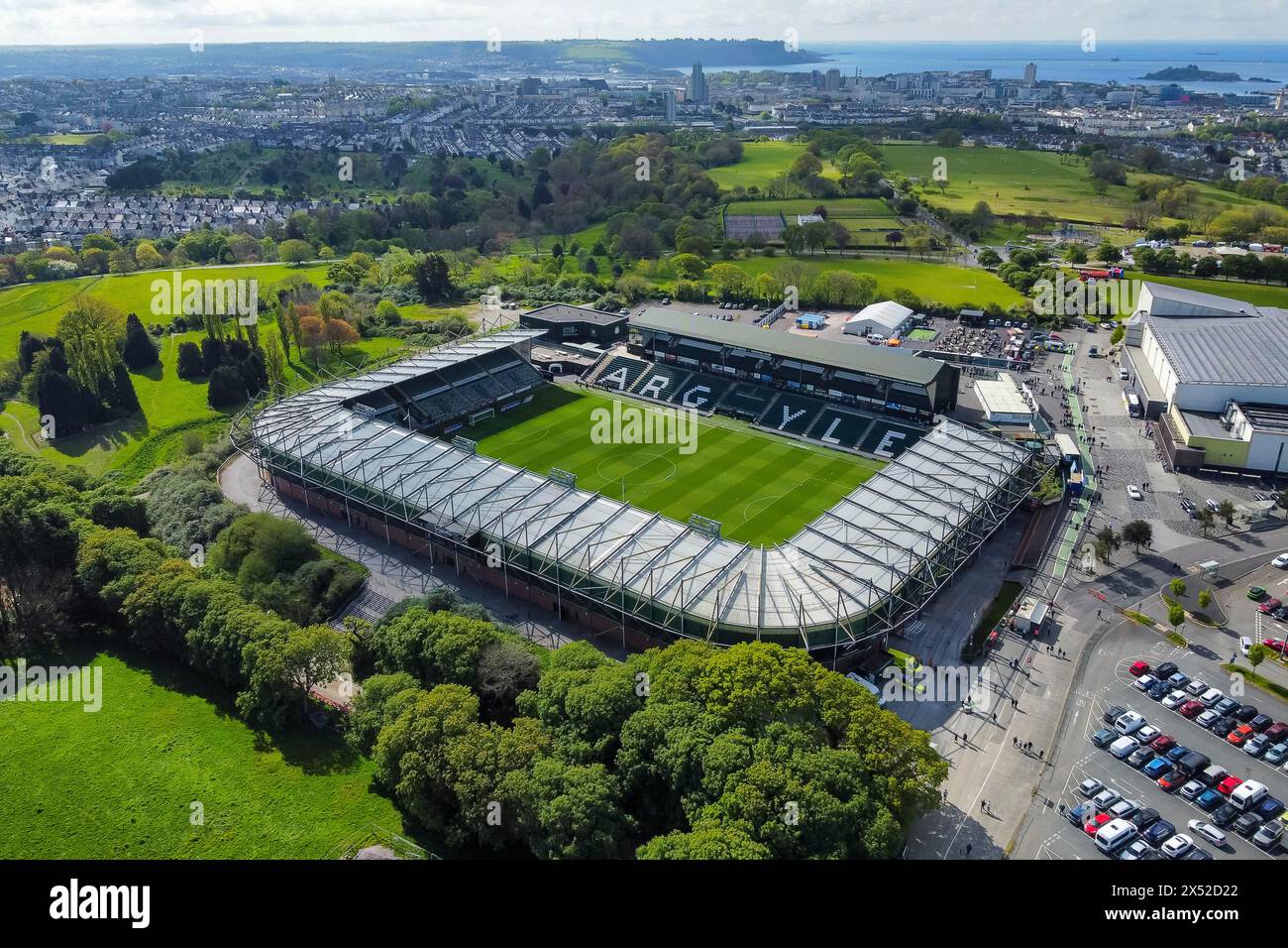 Vue aérienne générale du stade Home Park, domicile de l'équipe de championnat de la Ligue anglaise de football Plymouth Argyle, à Plymouth dans le Devon, Royaume-Uni. Banque D'Images