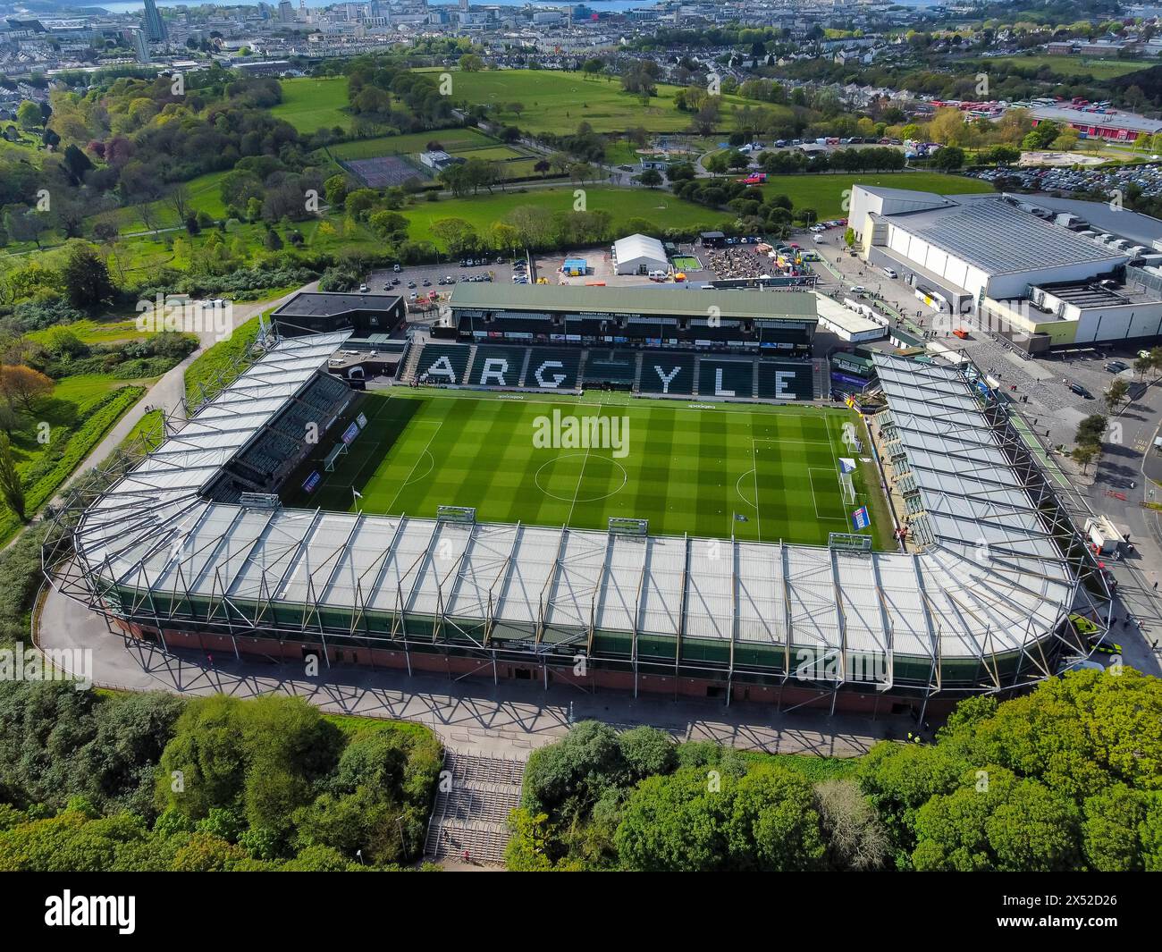 Vue aérienne générale du stade Home Park, domicile de l'équipe de championnat de la Ligue anglaise de football Plymouth Argyle, à Plymouth dans le Devon, Royaume-Uni. Banque D'Images