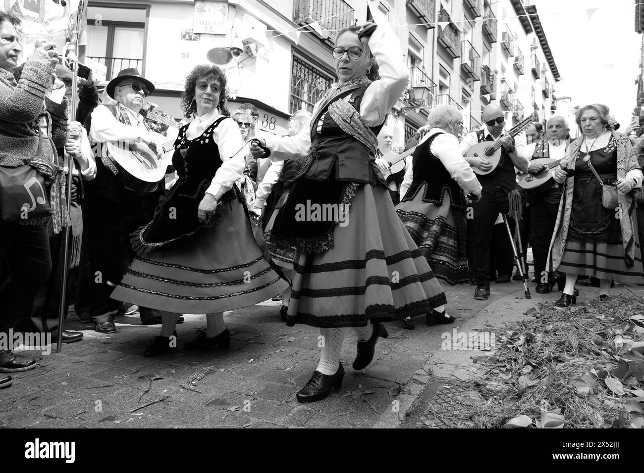 Madrid, Espagne. 06 mai 2024. Célébration de 'la Maya' fait référence aux filles assises sur un autel orné de fleurs pour marquer l'arrivée du printemps, cette tradition remonte à l'époque médiévale à Madrid, le 6 avril 2024 Espagne (photo par Oscar Gonzalez/Sipa USA) crédit : Sipa USA/Alamy Live News Banque D'Images