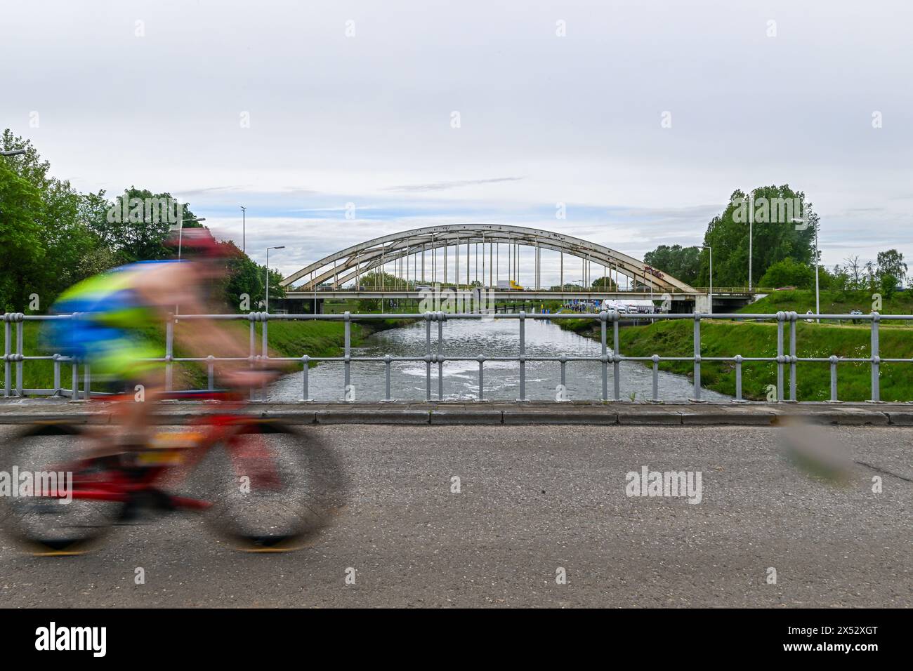 Viersel, Belgique. 04 mai 2024. Course de vélo photographiée lors d'un Triatlon à Viersel, le samedi 4 mai 2024 à Viersel, Belgique . Crédit : Sportpix/Alamy Live News Banque D'Images