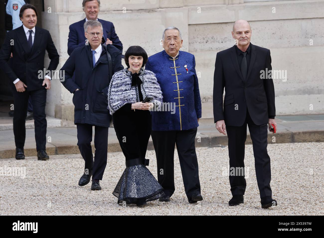 Paris, France. 6 mai 2024. La chanteuse Mireille Mathieu assiste au dîner d’État en l’honneur du président chinois Xi Jinping donné par Emmanuel et Brigitte Macron le 6 mai 2024 au palais présidentiel de l’Elysée à Paris. Crédit : Bernard Menigault/Alamy Live News Banque D'Images