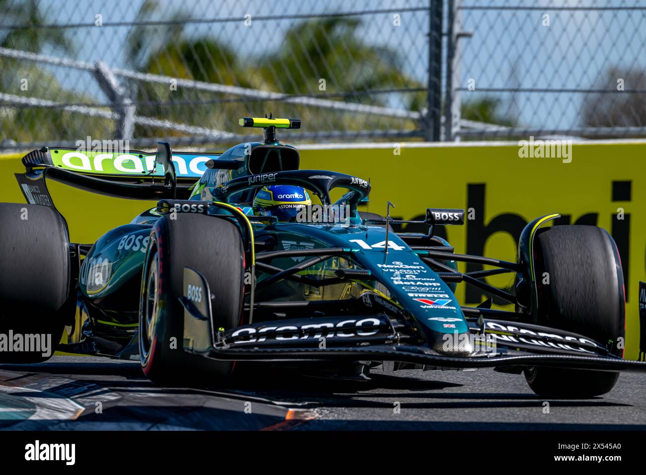 MIAMI, FLORIDE - 04 MAI : Fernando Alonso, Aston Martin F1 AMR23 lors des qualifications avant le Grand Prix F1 de Miami à Miami International Autodrome le 04 mai 2024 à Miami, Floride. (Photo de Michael Potts/BSR Agency) crédit : BSR Agency/Alamy Live News Banque D'Images
