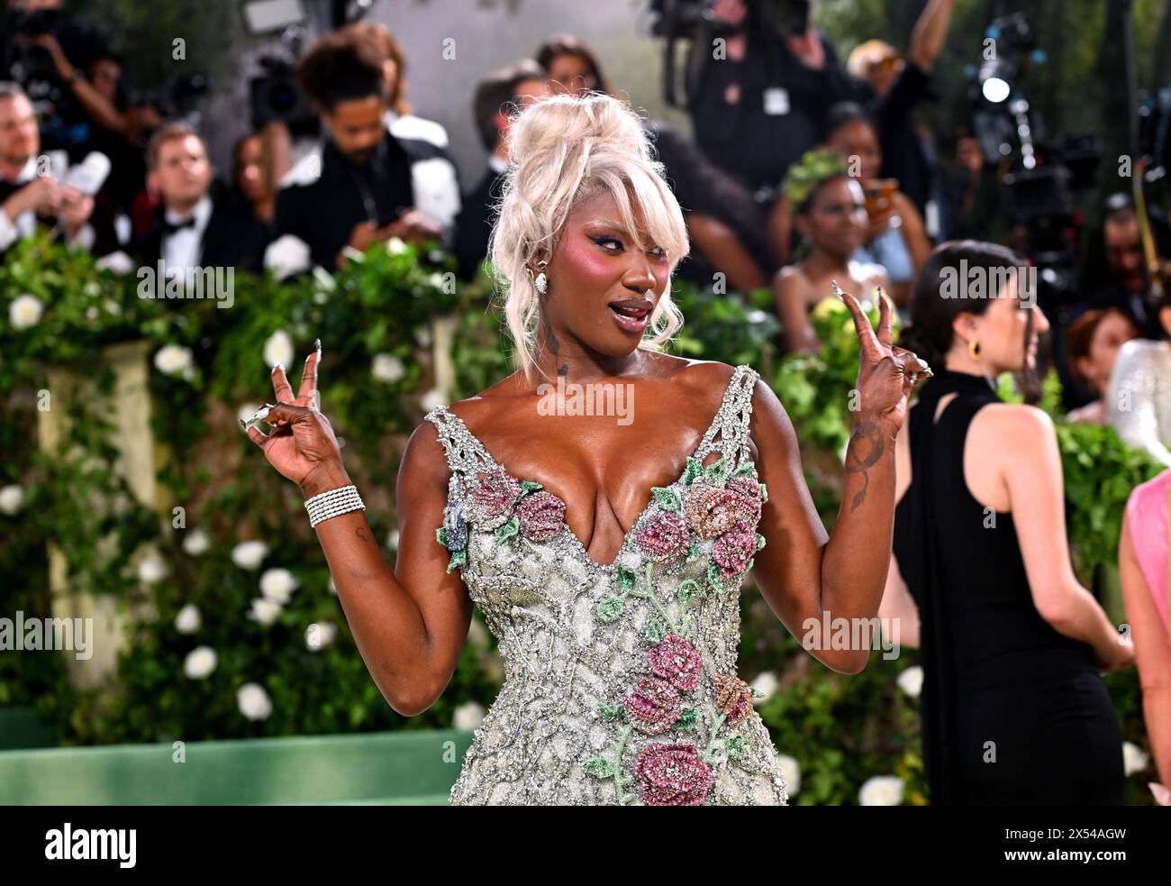 Aya Nakamura participant au Metropolitan Museum of Art costume Institute Benefit Gala 2024 à New York, États-Unis. Date de la photo : lundi 6 mai 2024. Banque D'Images