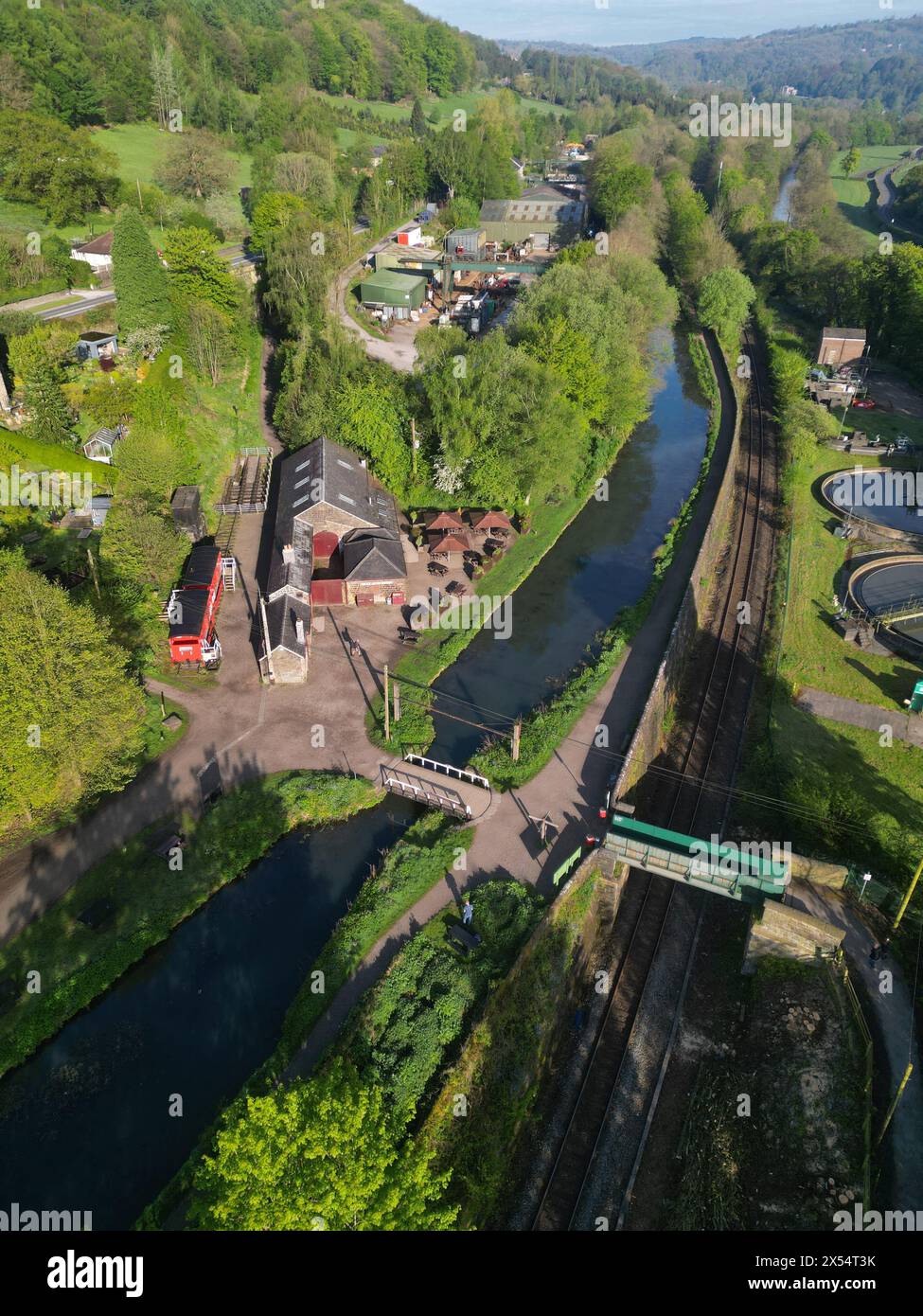 Vue aérienne drone photo de High Peak Junction ( ancien chemin de fer ) et le canal de Cromford dans le Derbyshire photo britannique mai 2024 Banque D'Images