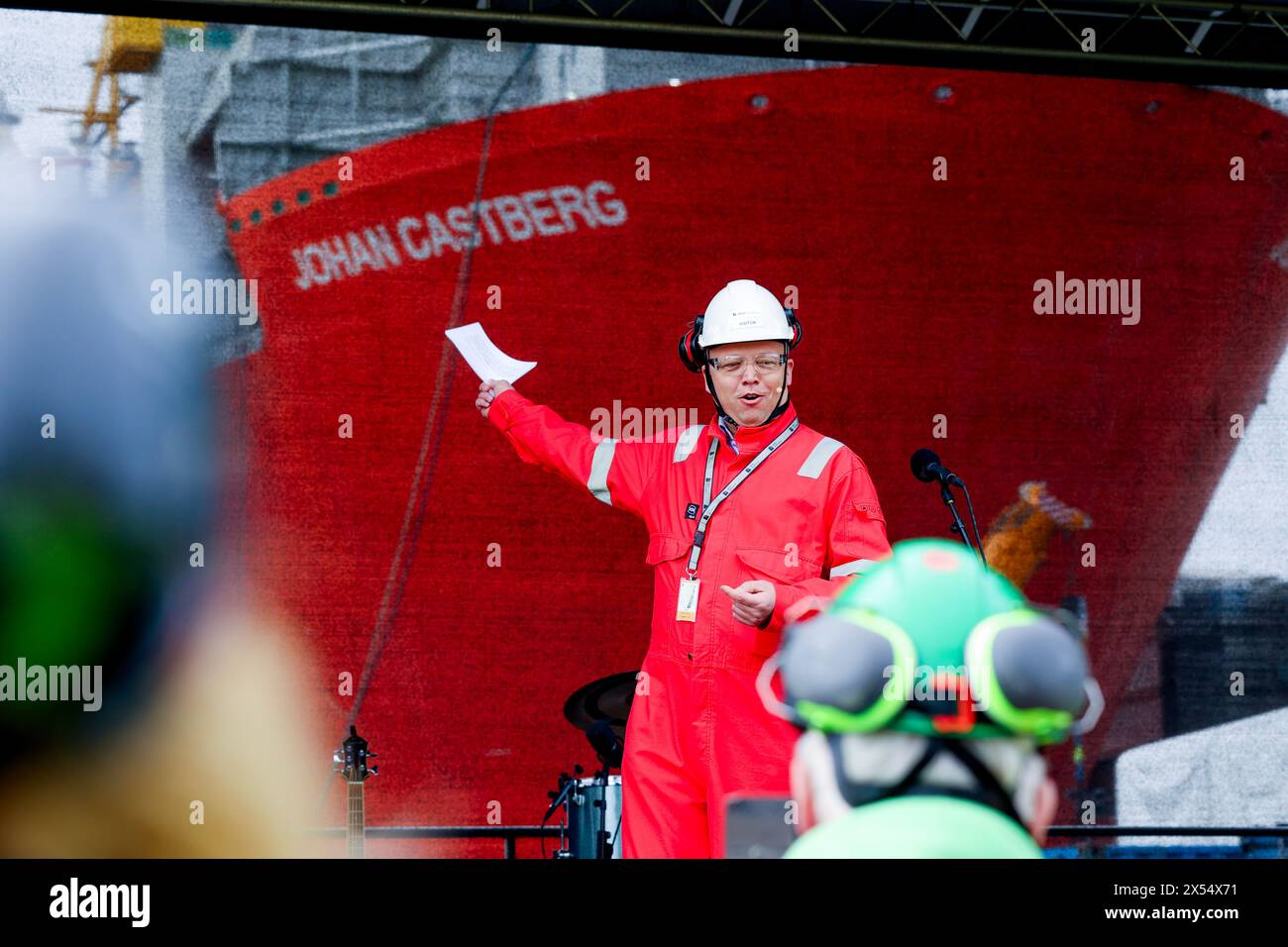 Stord 20240507.le ministre des Finances Trygve Slagsvold Vedum a marqué que le plus grand navire flottant de production de Norvège, qui sera bientôt achevé et au cours de l'été, mettra le cap sur le champ Johan Castberg dans la mer de Barents. Photo : Silje Katrine Robinson / NTB Banque D'Images