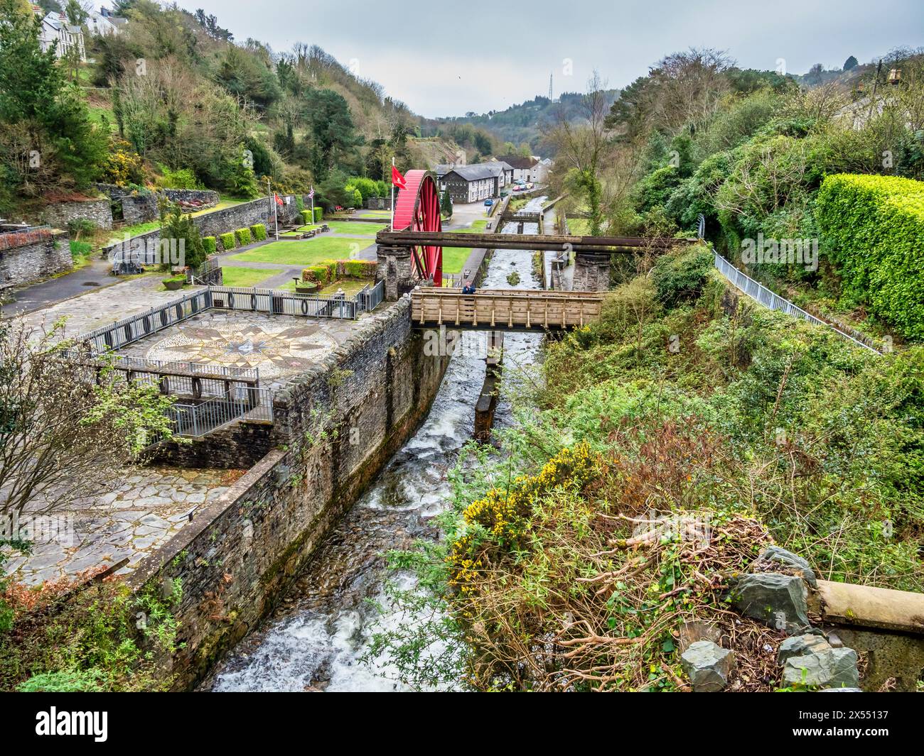 Jardins de Laxey Glen. Les jardins sont les anciens chantiers de traitement de Laxey Mines et les planchers de lavage où le minerai brut était concassé et trié. Banque D'Images