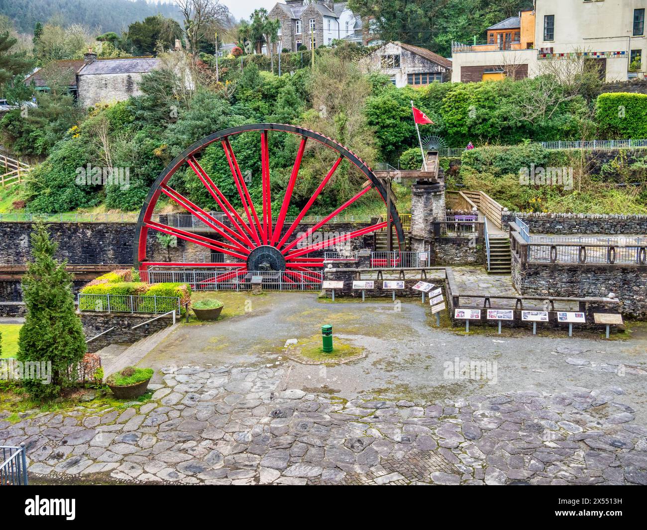 Jardins de Laxey Glen. Les jardins sont les anciens chantiers de traitement de Laxey Mines et les planchers de lavage où le minerai brut était concassé et trié. Banque D'Images
