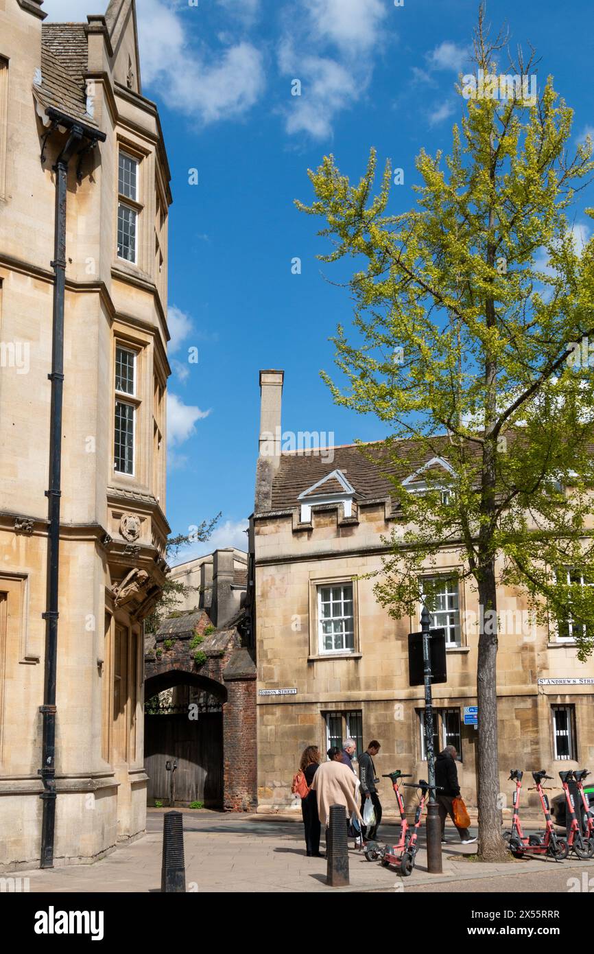 Bâtiments Lloyds Bank et Christs College à l'angle de Sydney Street, Hobson Street et St Andrews Street, Cambridge, Royaume-Uni Banque D'Images