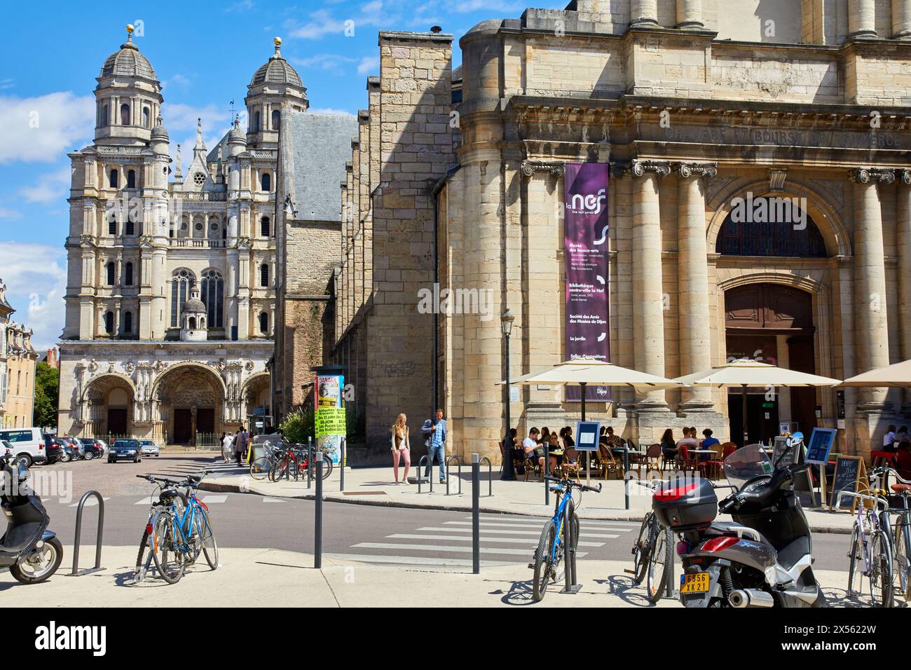 L'église Saint-Michel, La Nef, Place du Théâtre, Dijon, Côte d'Or, Bourgogne, Bourgogne, France, Europe Banque D'Images