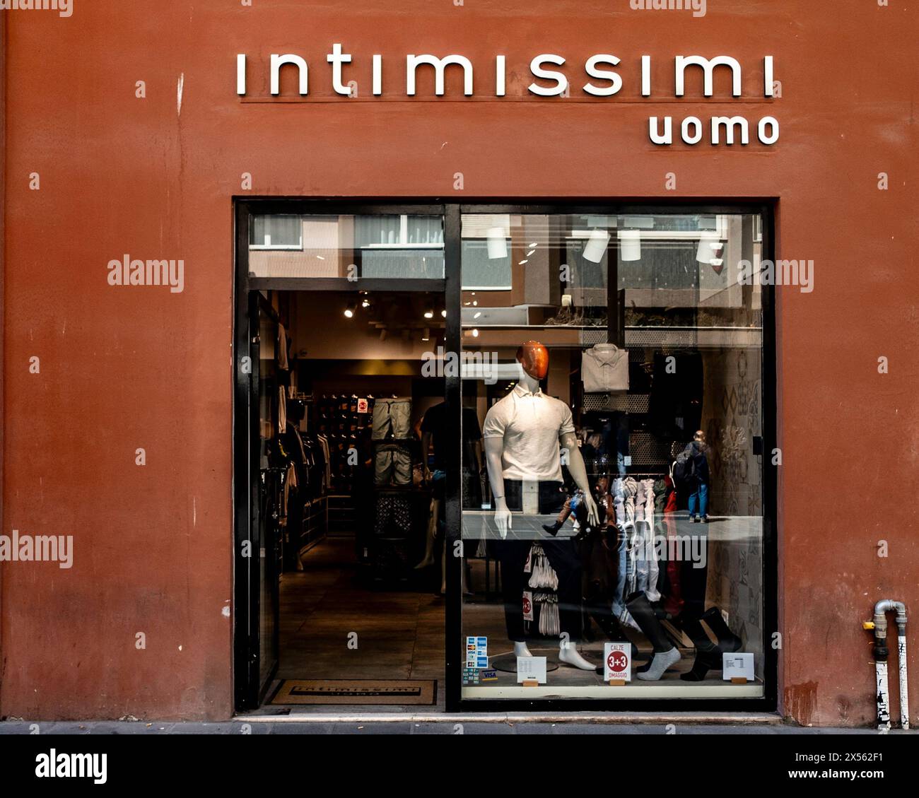 Intimissimi Uomo Storefront Display Bati, Italie. Banque D'Images