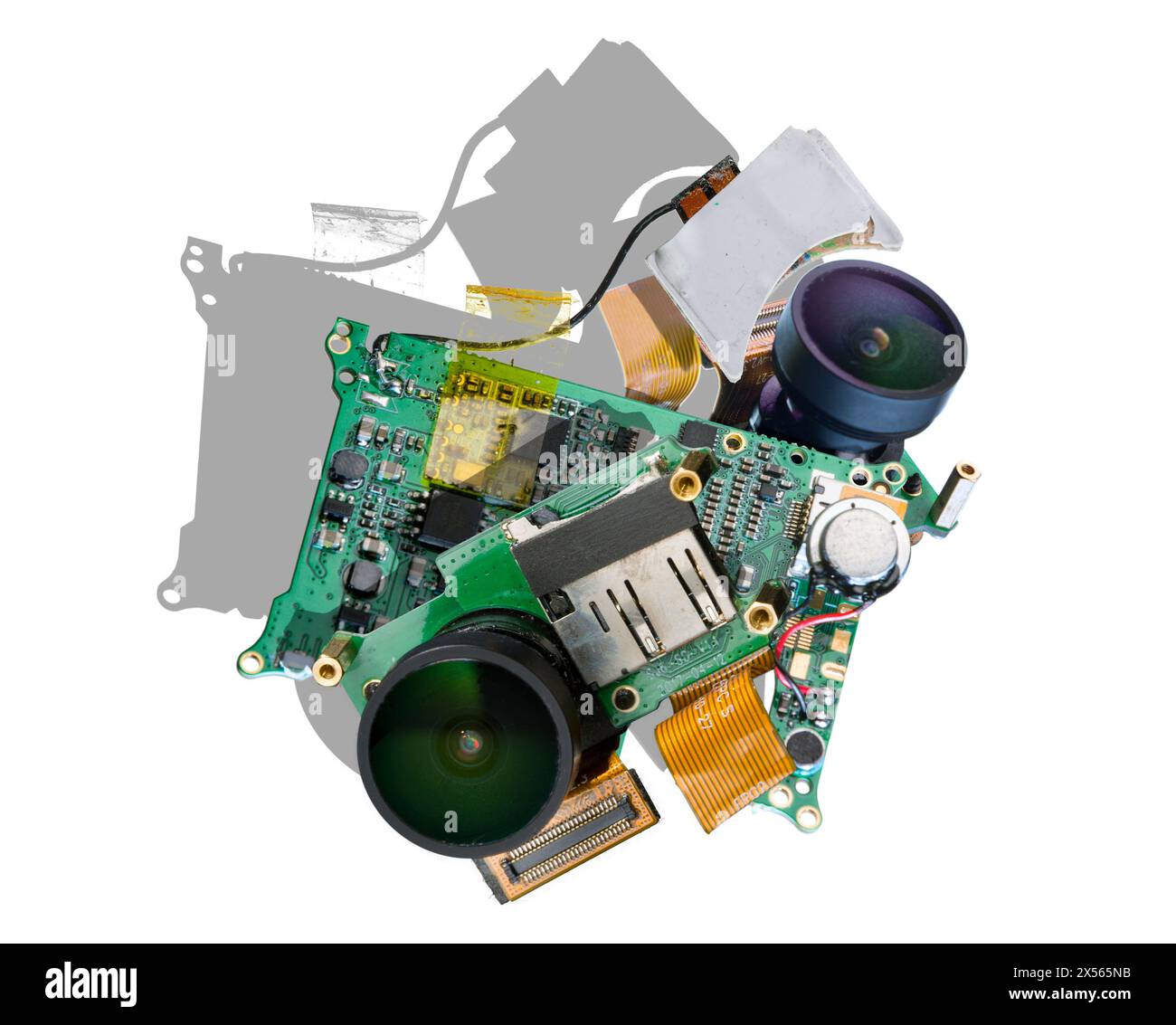 objectifs grand angle, caméras de sport, d'espionnage ou de surveillance. Et une carte de circuit imprimé avec des microcircuits, petite électronique. Microtechnologie Banque D'Images