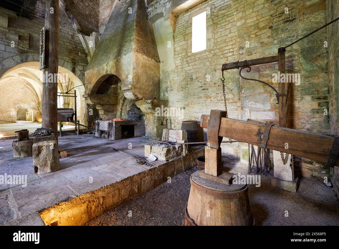 Marteau hydraulique, forge, Abbaye Royale de Notre Dame de Fontenay, l'abbaye cistercienne de Fontenay, Montbard, Côte d'Or, Bourgogne, Bourgogne, France, Banque D'Images