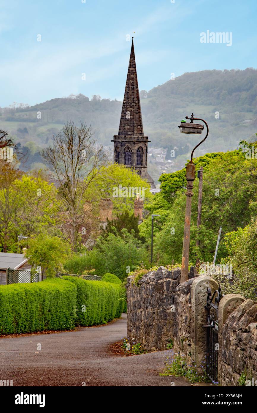 Vue de la ville de Bakewell, district de Derbyshire Peak, vers l'église paroissiale All Saints Banque D'Images