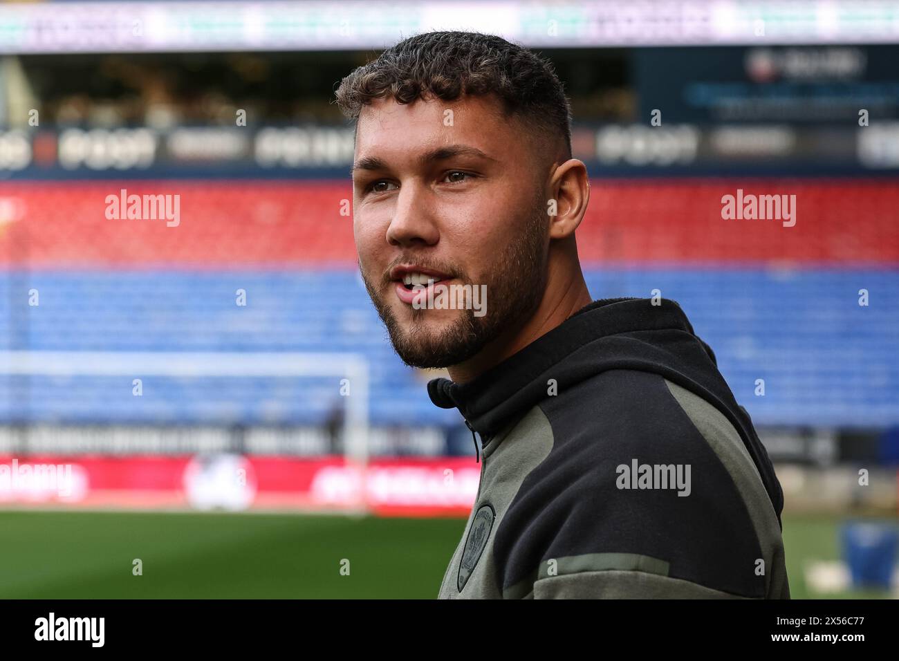 Matty Wolfe de Barnsley arrive lors du match de deuxième manche de la demi-finale de la Sky Bet League 1 Bolton Wanderers vs Barnsley au Toughsheet Community Stadium, Bolton, Royaume-Uni, le 7 mai 2024 (photo de Mark Cosgrove/News images) Banque D'Images