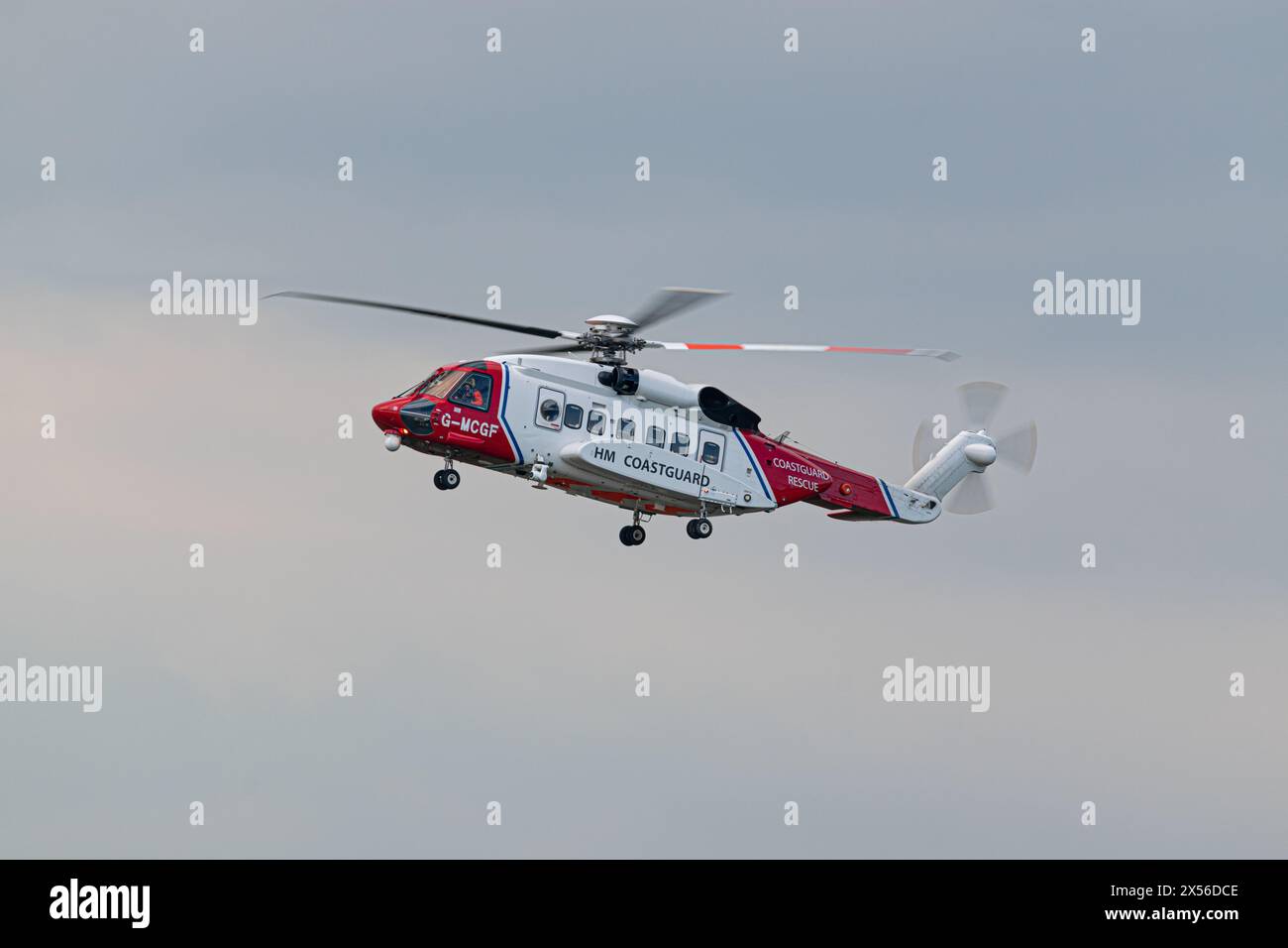 HM Coastguard Sikorsky S-92A arrivant à l'aéroport de Humberside Banque D'Images