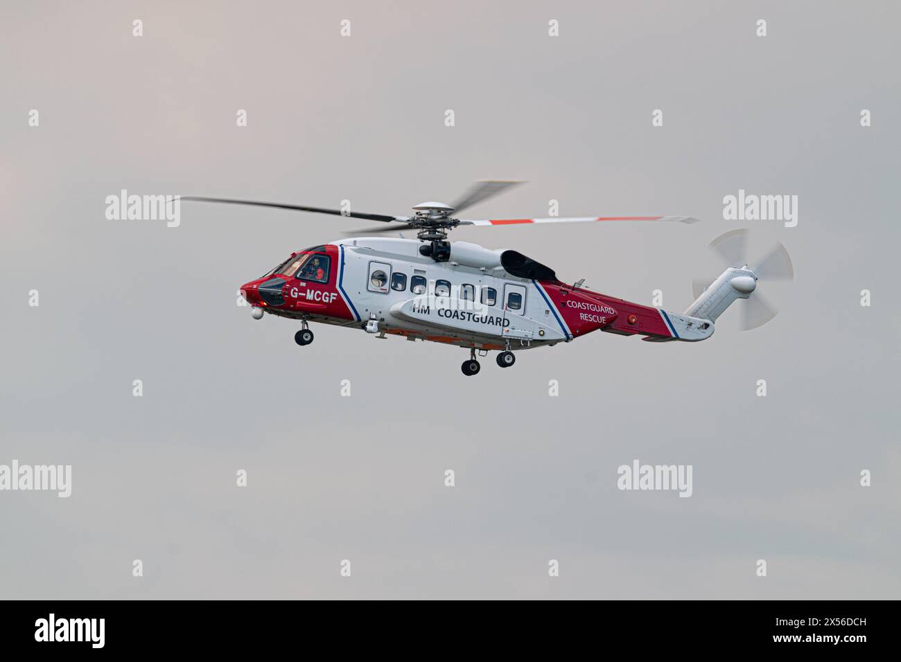 HM Coastguard Sikorsky S-92A arrivant à l'aéroport de Humberside Banque D'Images
