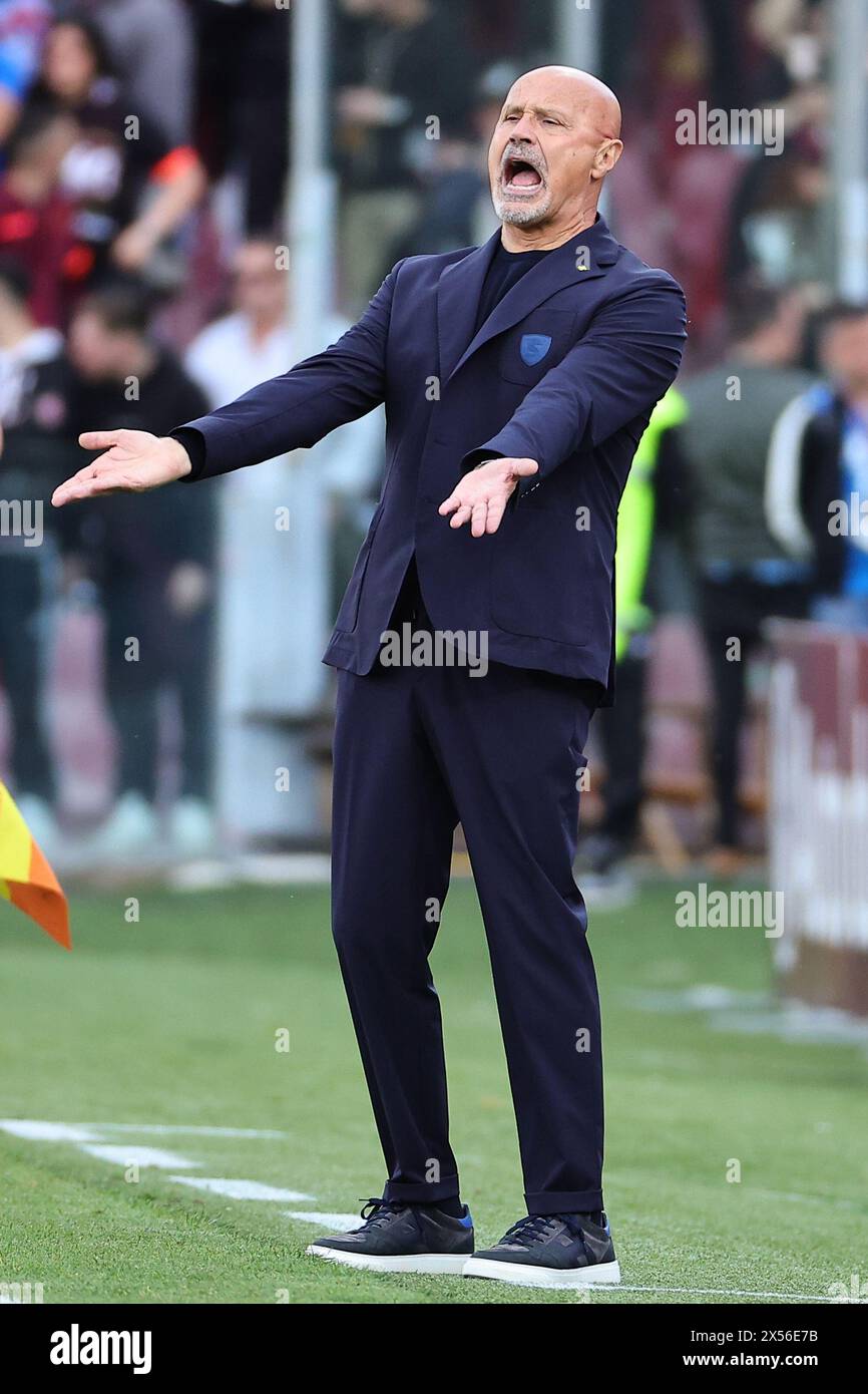 Stefano Colantuono, entraîneur-chef de l'US Salernitana, réagit lors du match de Serie A entre l'US Salernitana et Atalanta BC au stade Arechi de Salerne (Italie), le 6 mai 2024. Banque D'Images