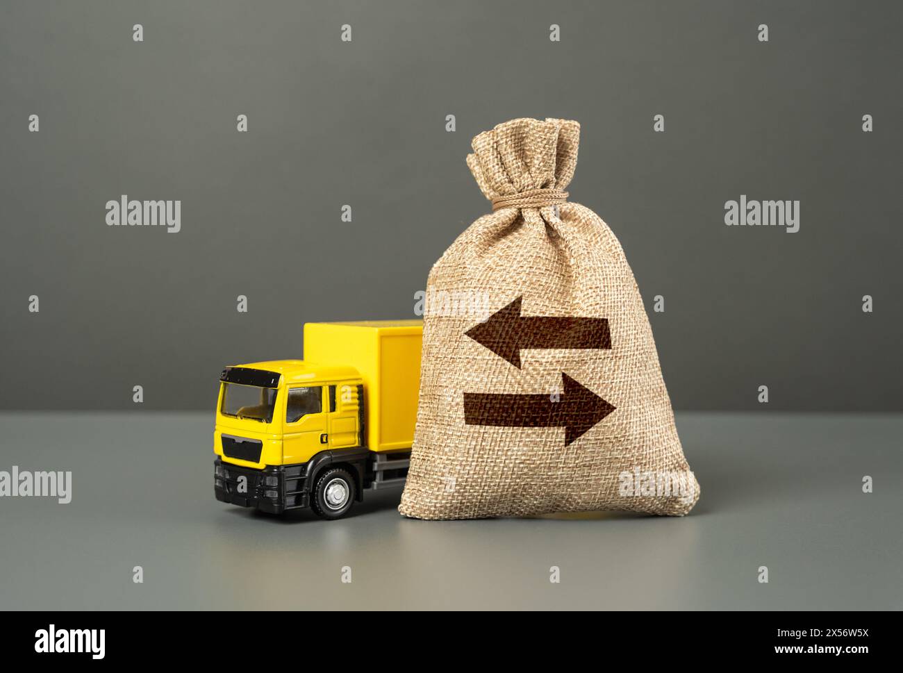 Transport de camions et de marchandises. Livraison et transport de marchandises et de produits. Fret, expédition. Location de camions. Banque D'Images