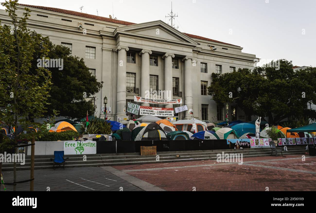 Camp palestinien de protestation UC Berkeley. Berkeley, Californie, États-Unis. 5 mai 2024 : Une photo de manifestants palestiniens campant sur le campus de l'UC Berkeley Banque D'Images